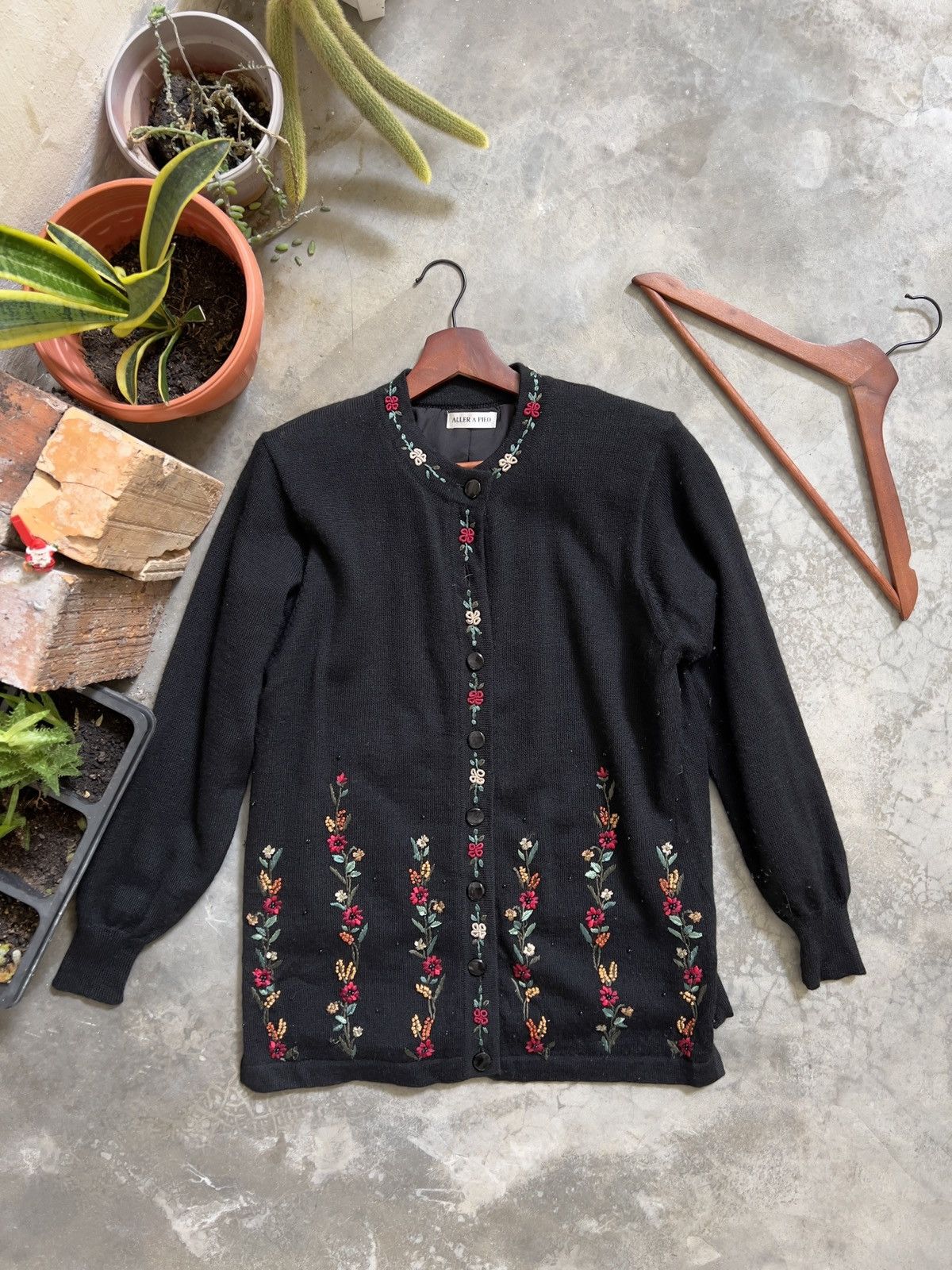 Vintage 🏴‍☠️ Japanese Flower Embroidery Cardigan