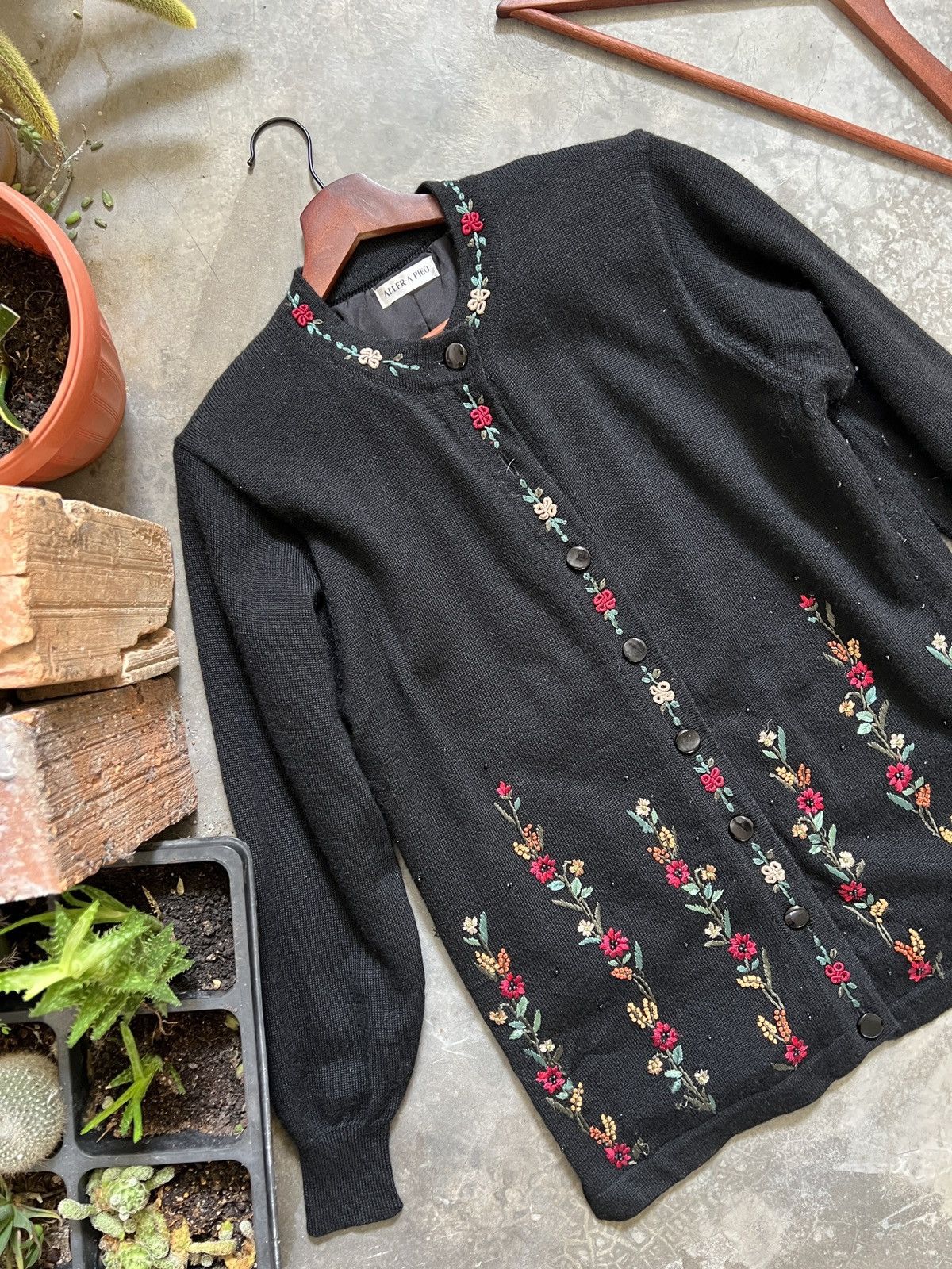 Vintage 🏴‍☠️ Japanese Flower Embroidery Cardigan