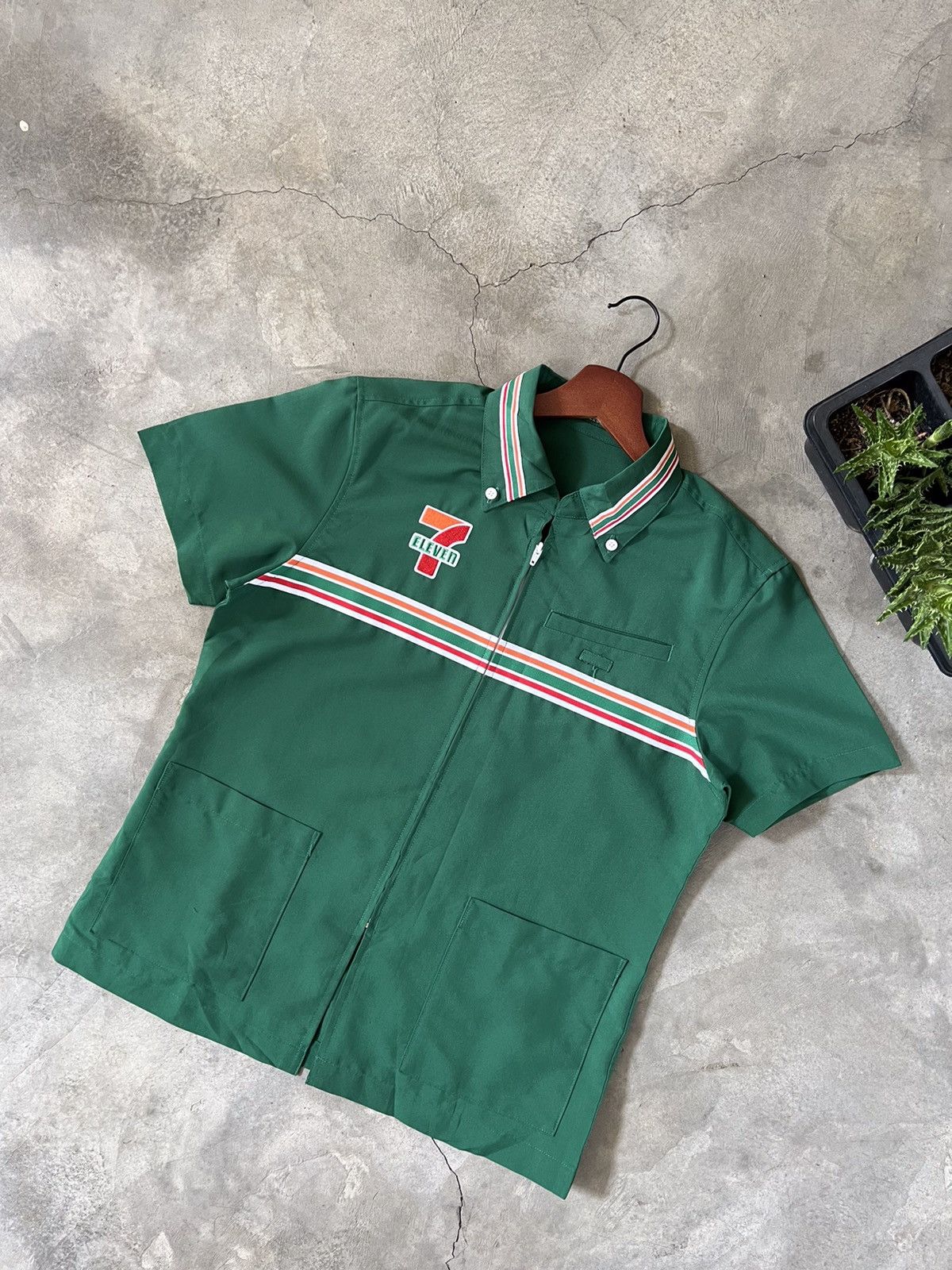 Japanese Brand × Vintage Vintage 🔥 7-ELEVEN Short Sleeve Zipper Shirt Size US S / EU 44-46 / 1 - 6 Thumbnail