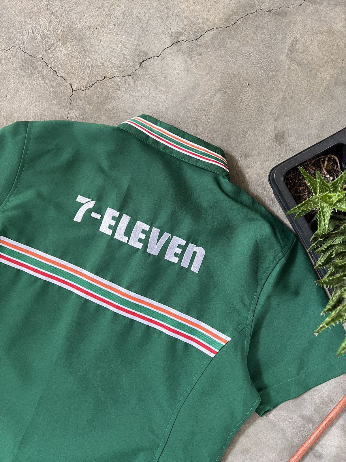 Japanese Brand × Vintage Vintage 🔥 7-ELEVEN Short Sleeve Zipper Shirt Size US S / EU 44-46 / 1 - 4 Thumbnail