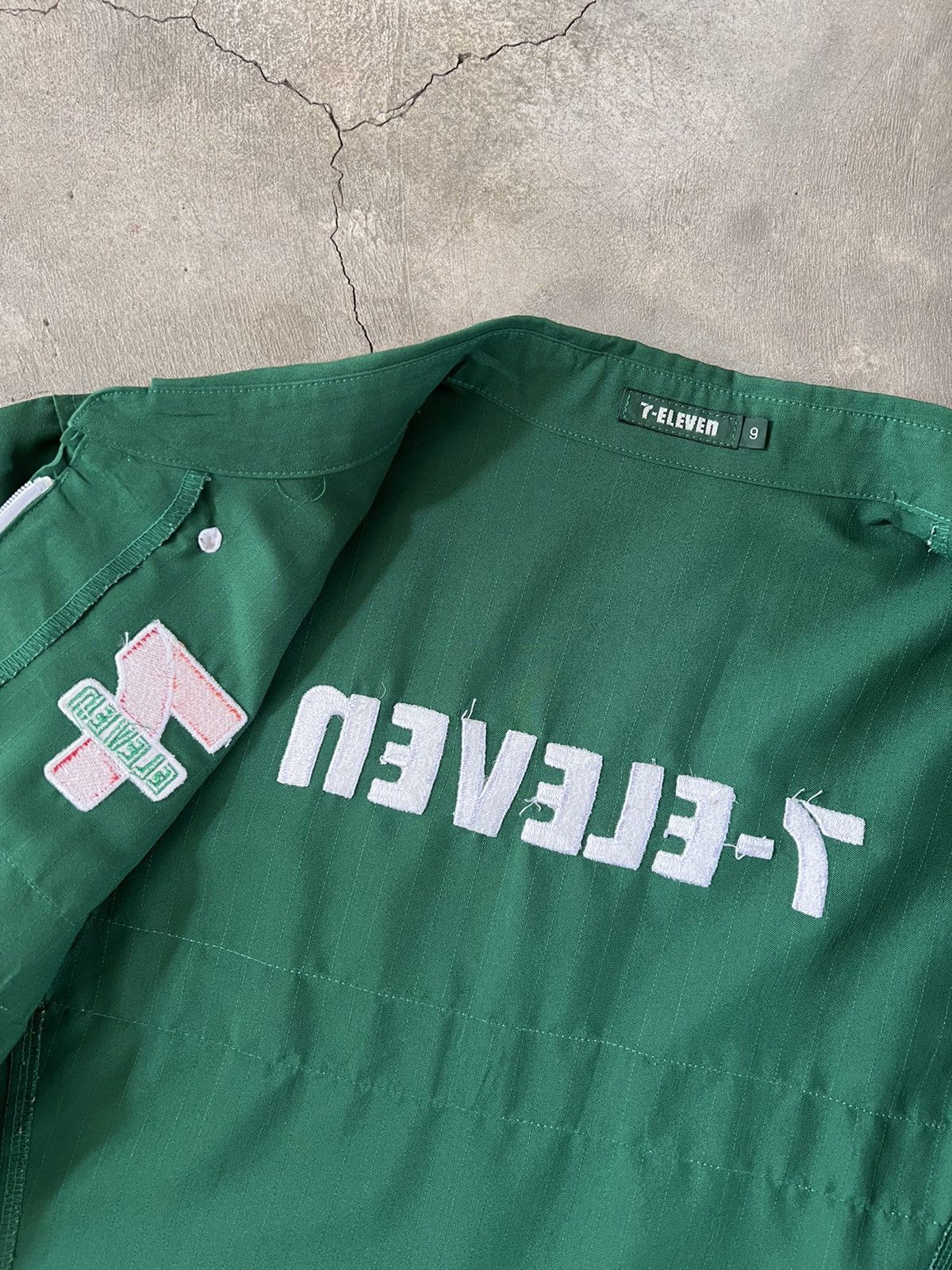 Japanese Brand × Vintage Vintage 🔥 7-ELEVEN Short Sleeve Zipper Shirt Size US S / EU 44-46 / 1 - 7 Thumbnail