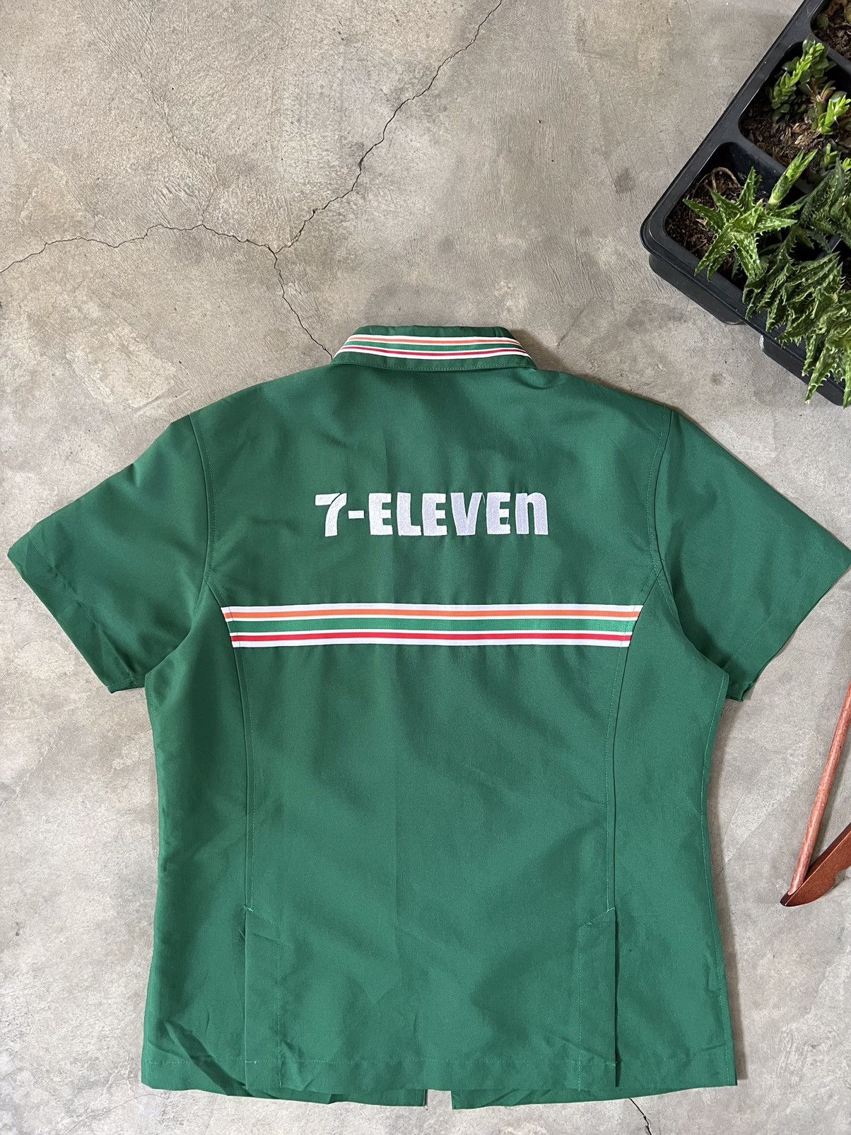 Japanese Brand × Vintage Vintage 🔥 7-ELEVEN Short Sleeve Zipper Shirt Size US S / EU 44-46 / 1 - 1 Thumbnail