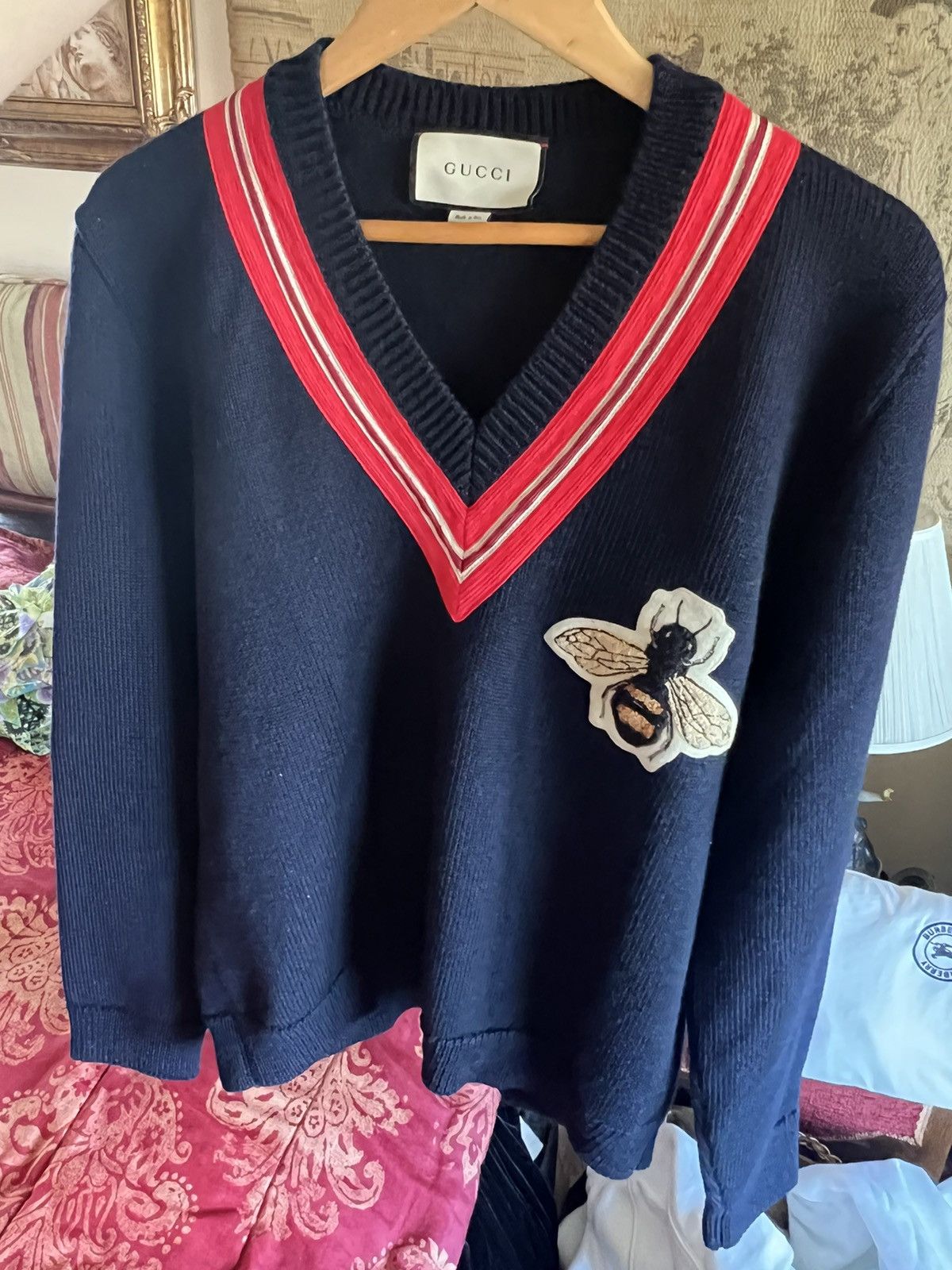 Image of Gucci 100% Wool Embroidered Bumble Bee V-Neck Sweater! ! in Navy, Men's (Size 2XL)