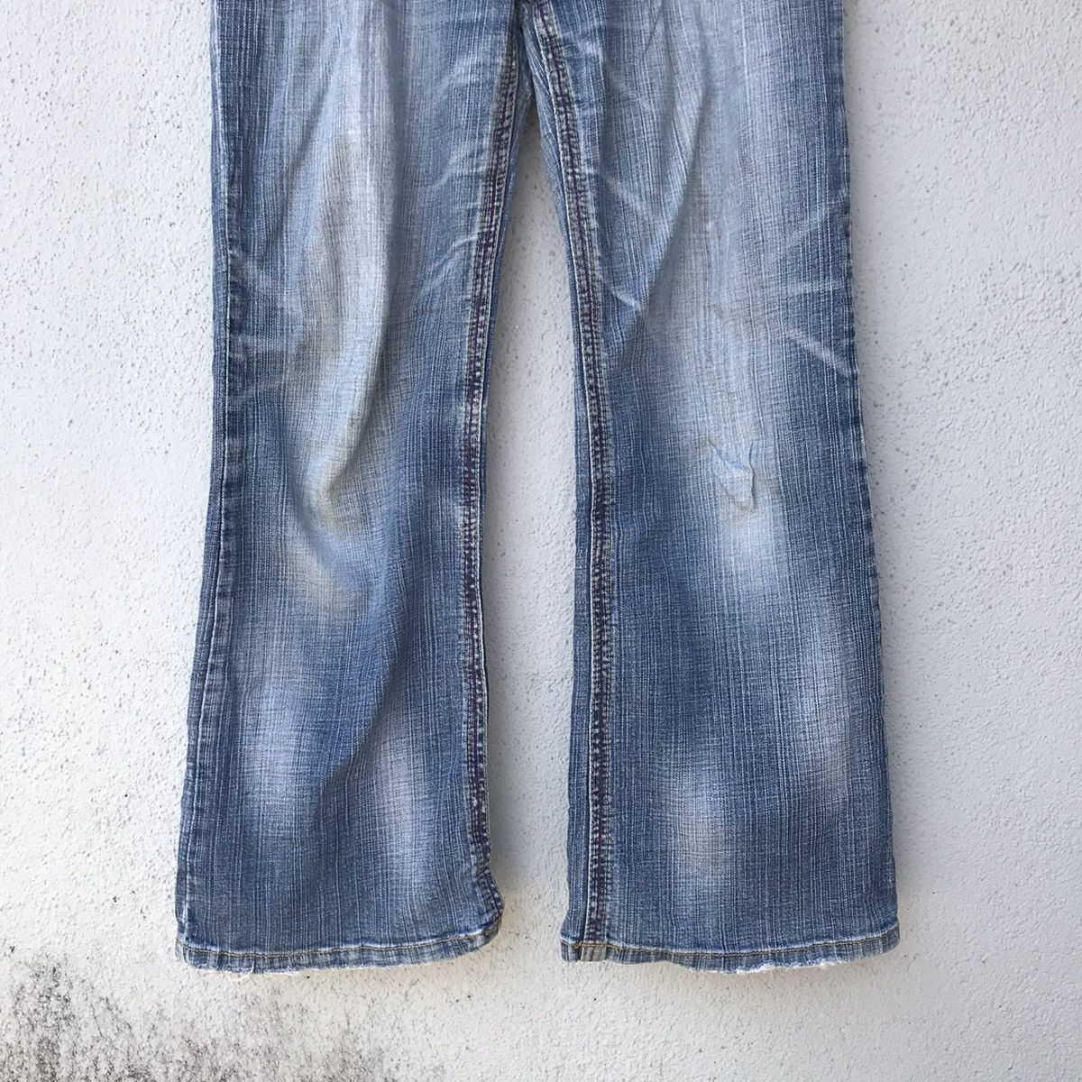 Japanese Brand Vintage Blue Wash Denim Distressed Flare Jeans Size US 32 / EU 48 - 3 Thumbnail
