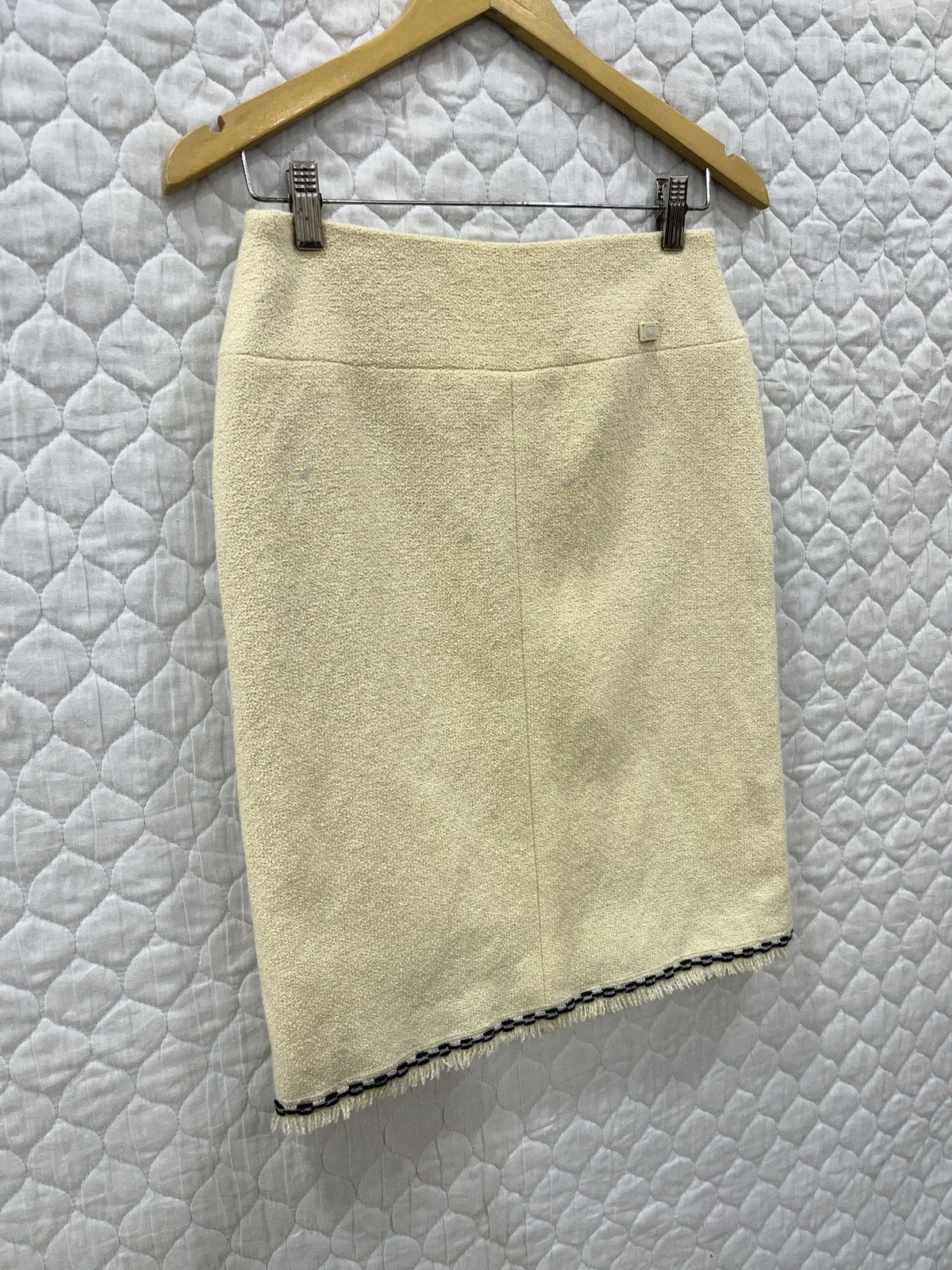 Chanel (Ffff). CHANEL LUXURY SKIRTS Size 27" / US 4 / IT 40 - 3 Thumbnail