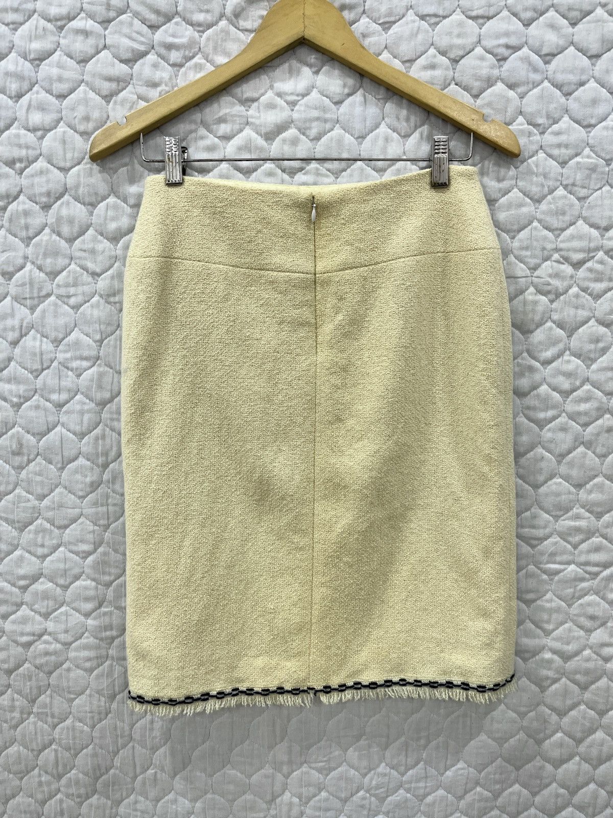 Chanel (Ffff). CHANEL LUXURY SKIRTS Size 27" / US 4 / IT 40 - 4 Thumbnail