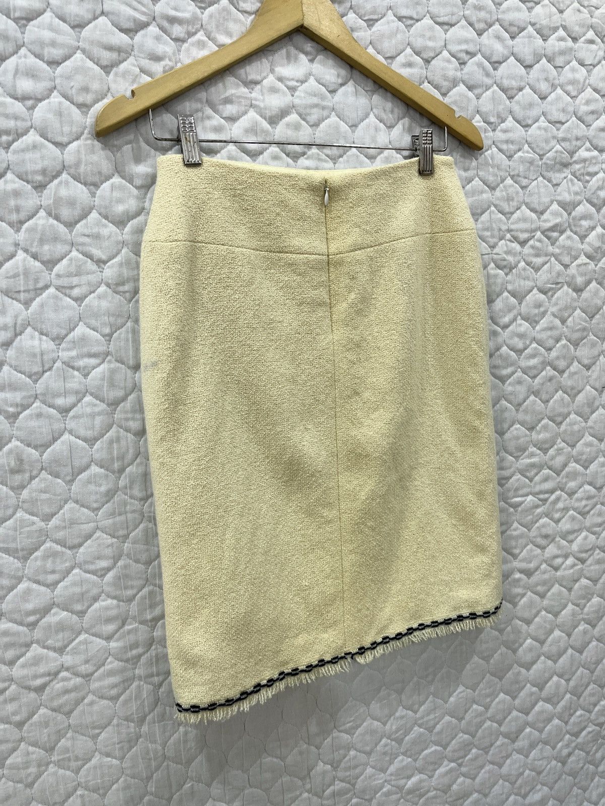 Chanel (Ffff). CHANEL LUXURY SKIRTS Size 27" / US 4 / IT 40 - 6 Thumbnail