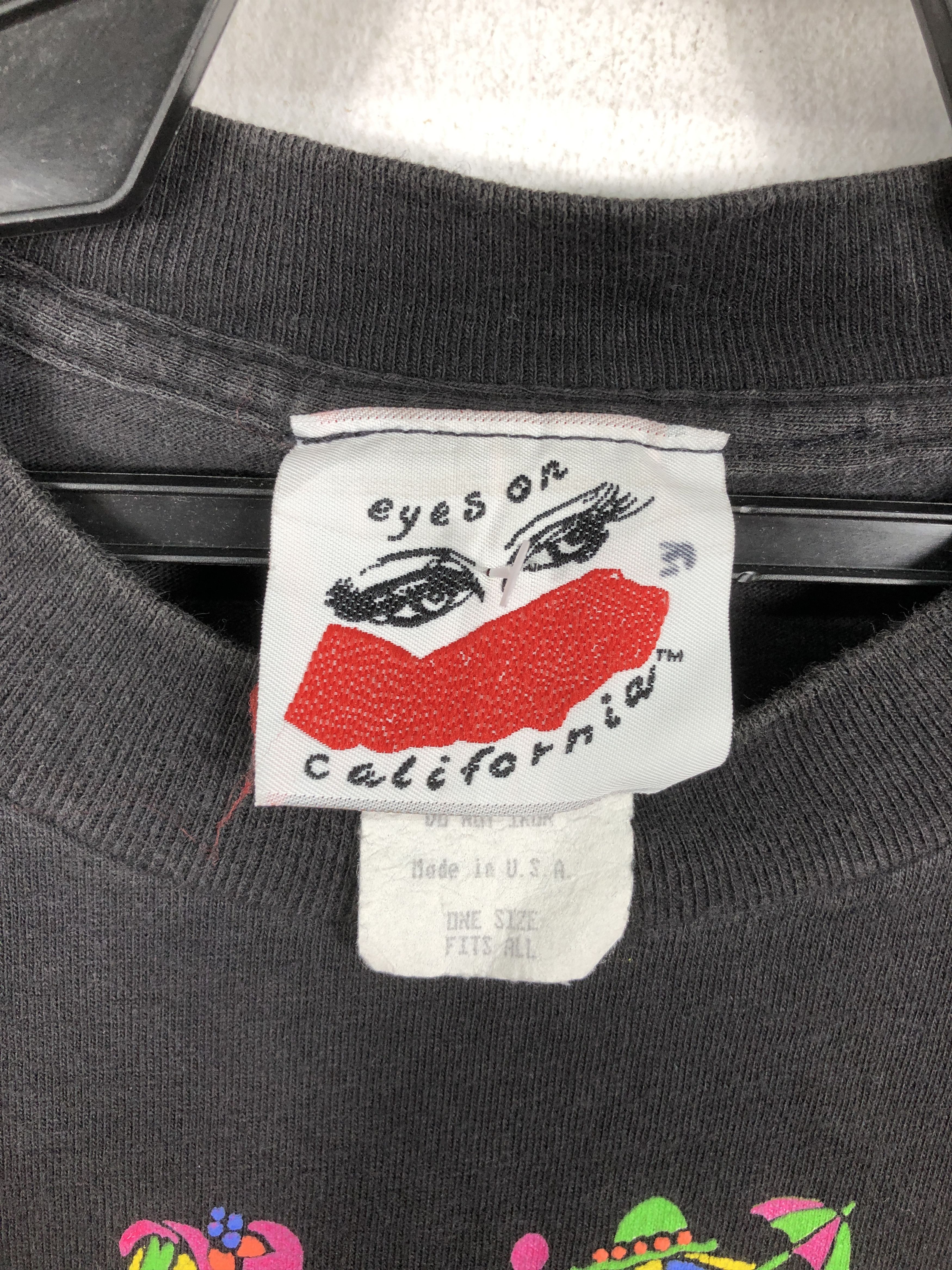 Vintage Vintage Eye On California Art by Gérald T-Shirt Size US XL / EU 56 / 4 - 12 Thumbnail