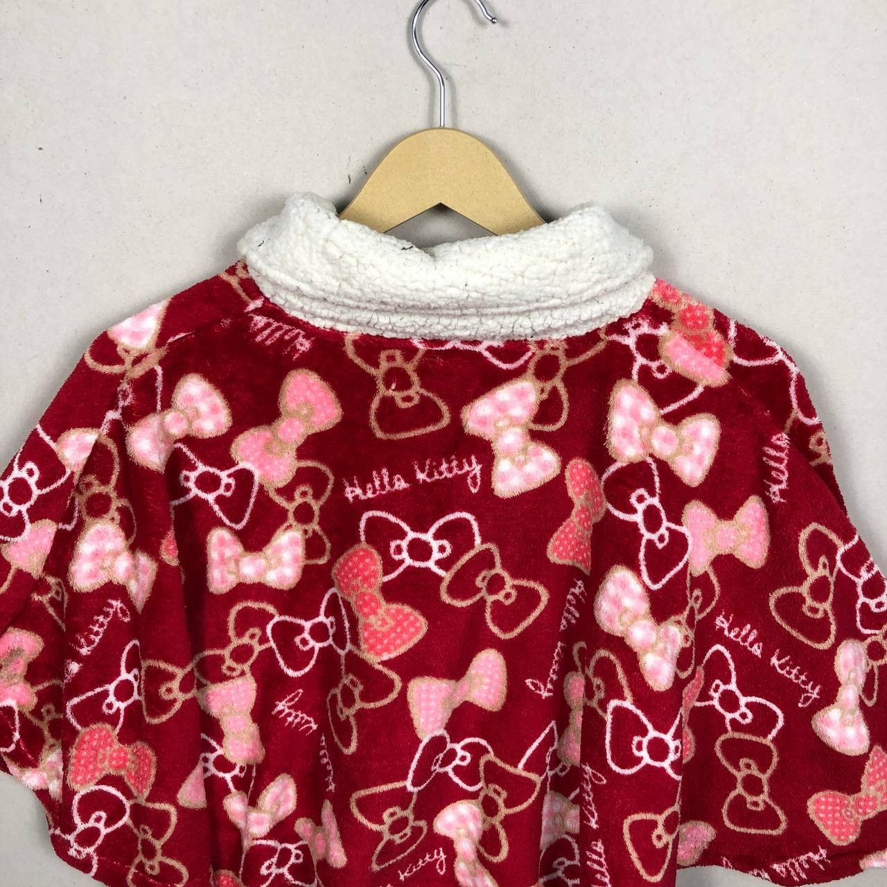 Cartoon Network Hello Kitty Wool Poncho Cloaks Capes Size US S / EU 44-46 / 1 - 4 Thumbnail