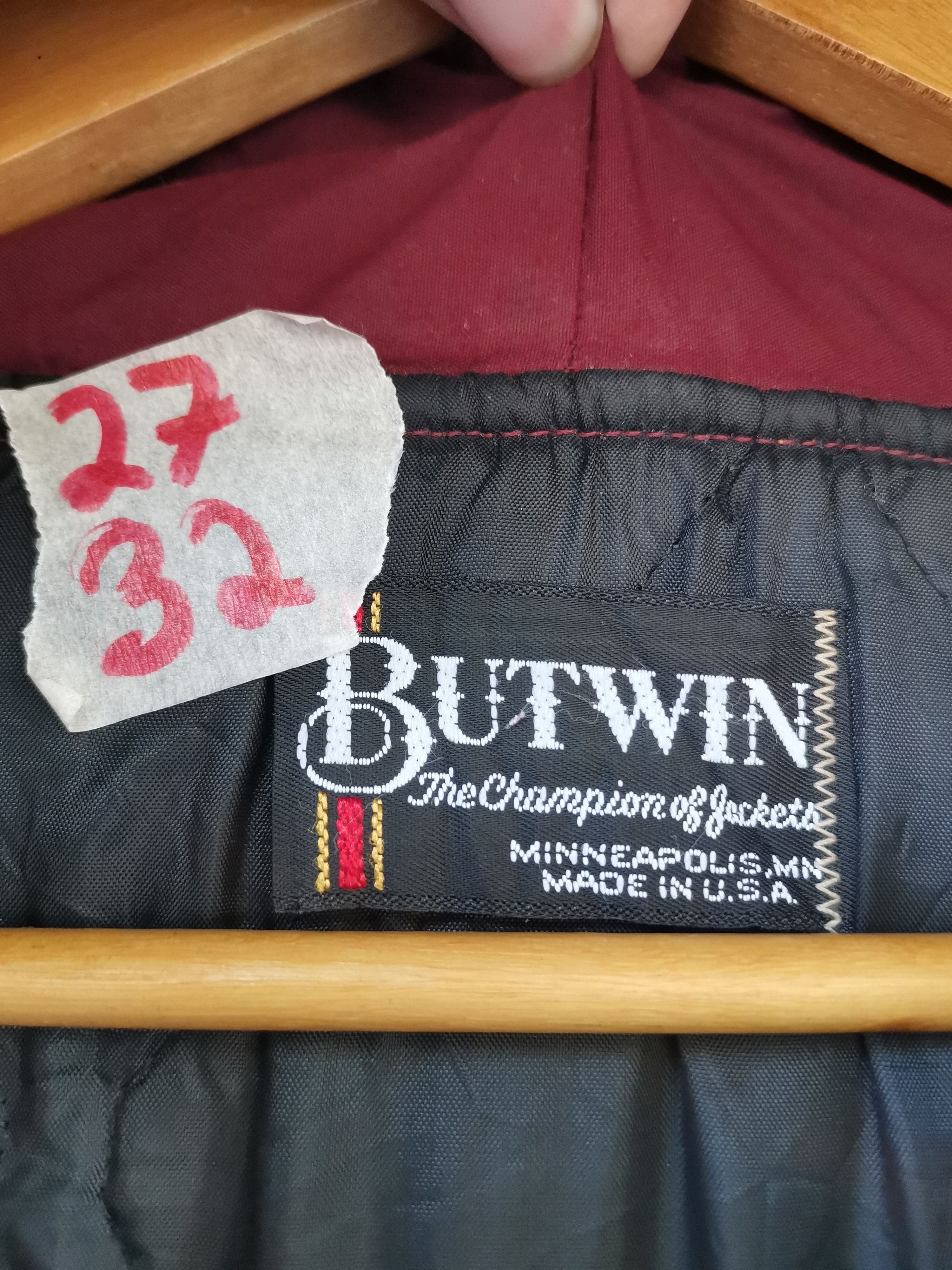 Vintage Vintage 80s Butwin Chicago Bulls Puffer Jacket Size US XL / EU 56 / 4 - 7 Thumbnail