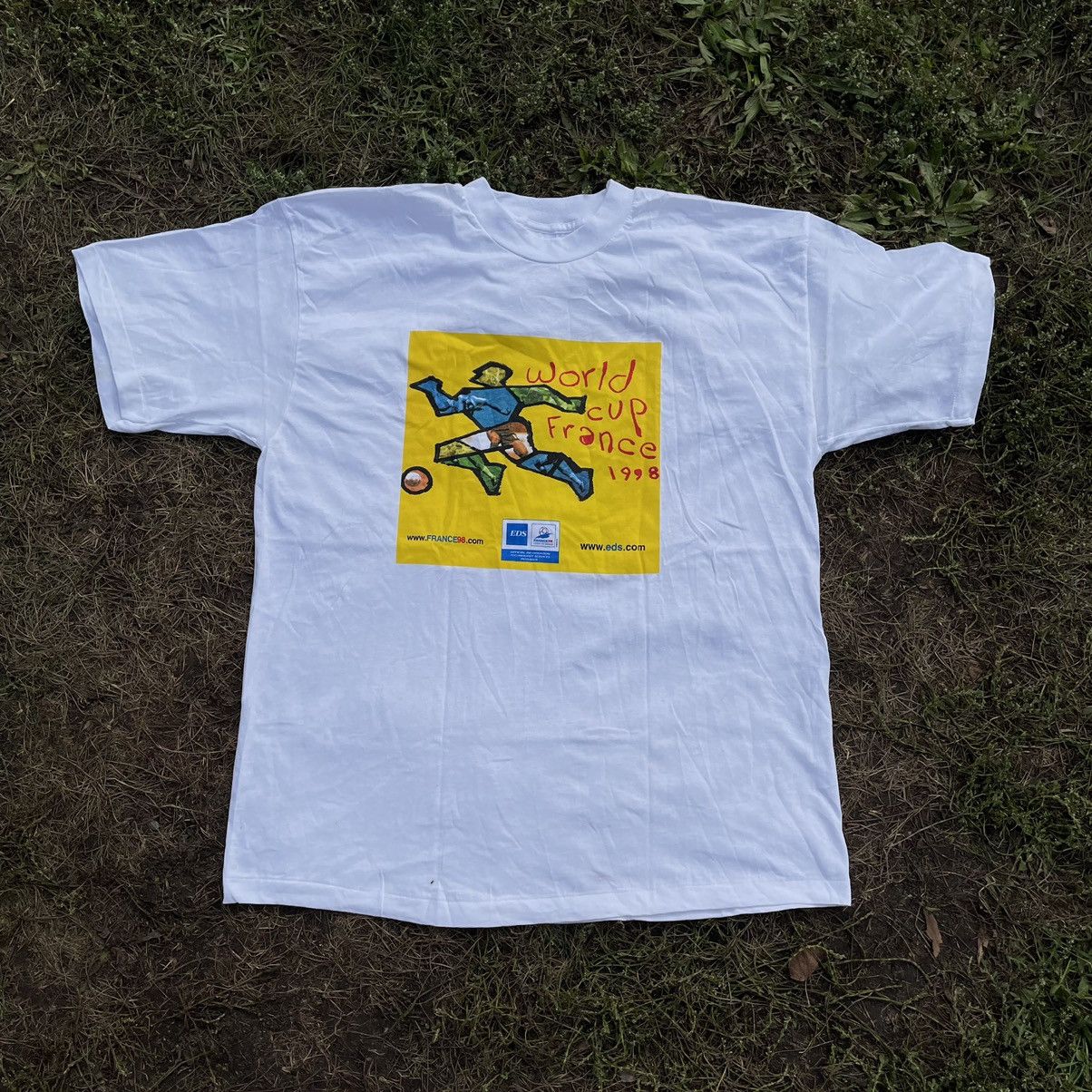 Vintage Vintage 90s Y2K Graphic Tee Sun Faded Yellow Archive Punk XL Size US XL / EU 56 / 4 - 1 Thumbnail