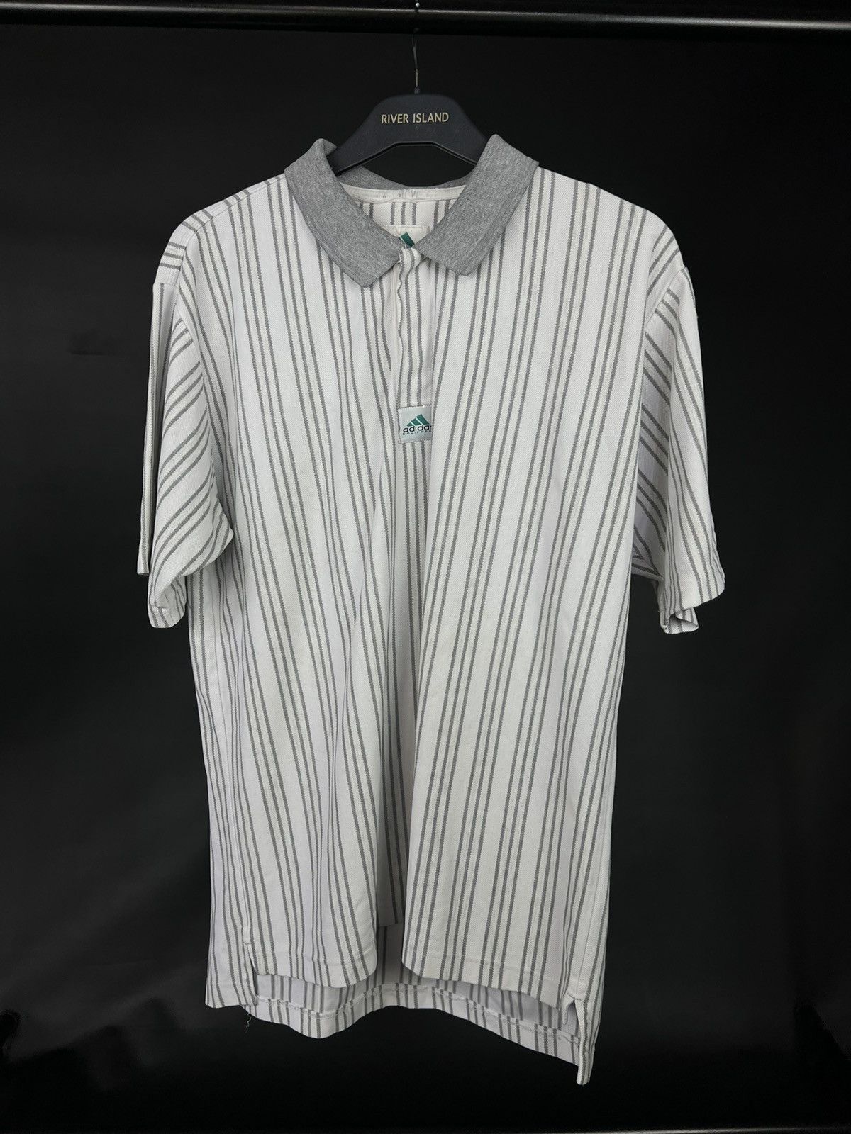 VTG t-shirt Adidas light with gray stripes large logo