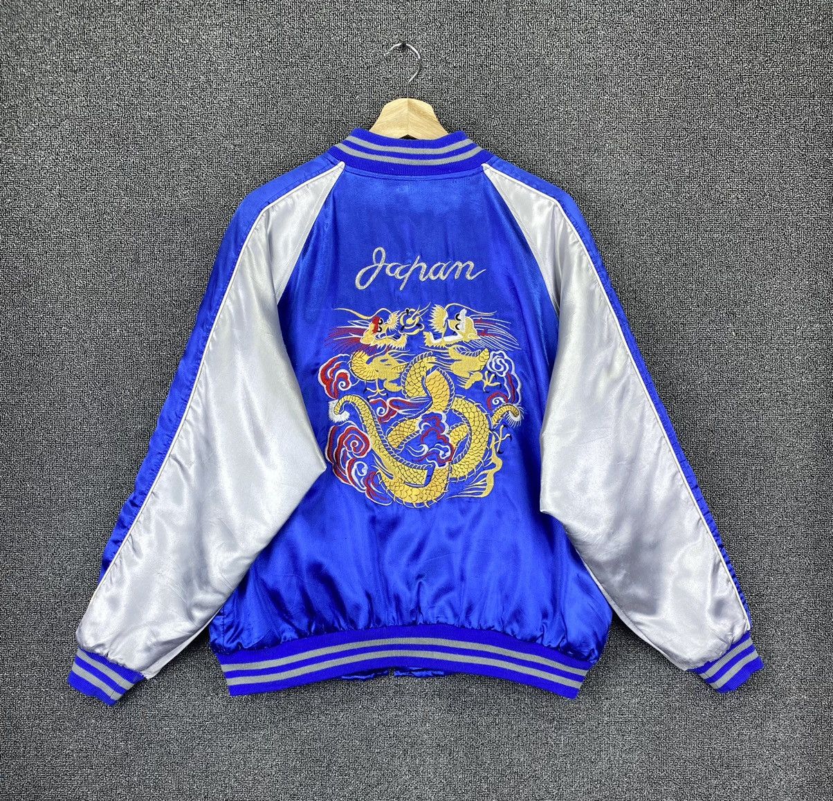 Japanese Brand Vintage Sukajan Dragon Embroidery Big Logo Souvenir Jacket Size US L / EU 52-54 / 3 - 1 Thumbnail