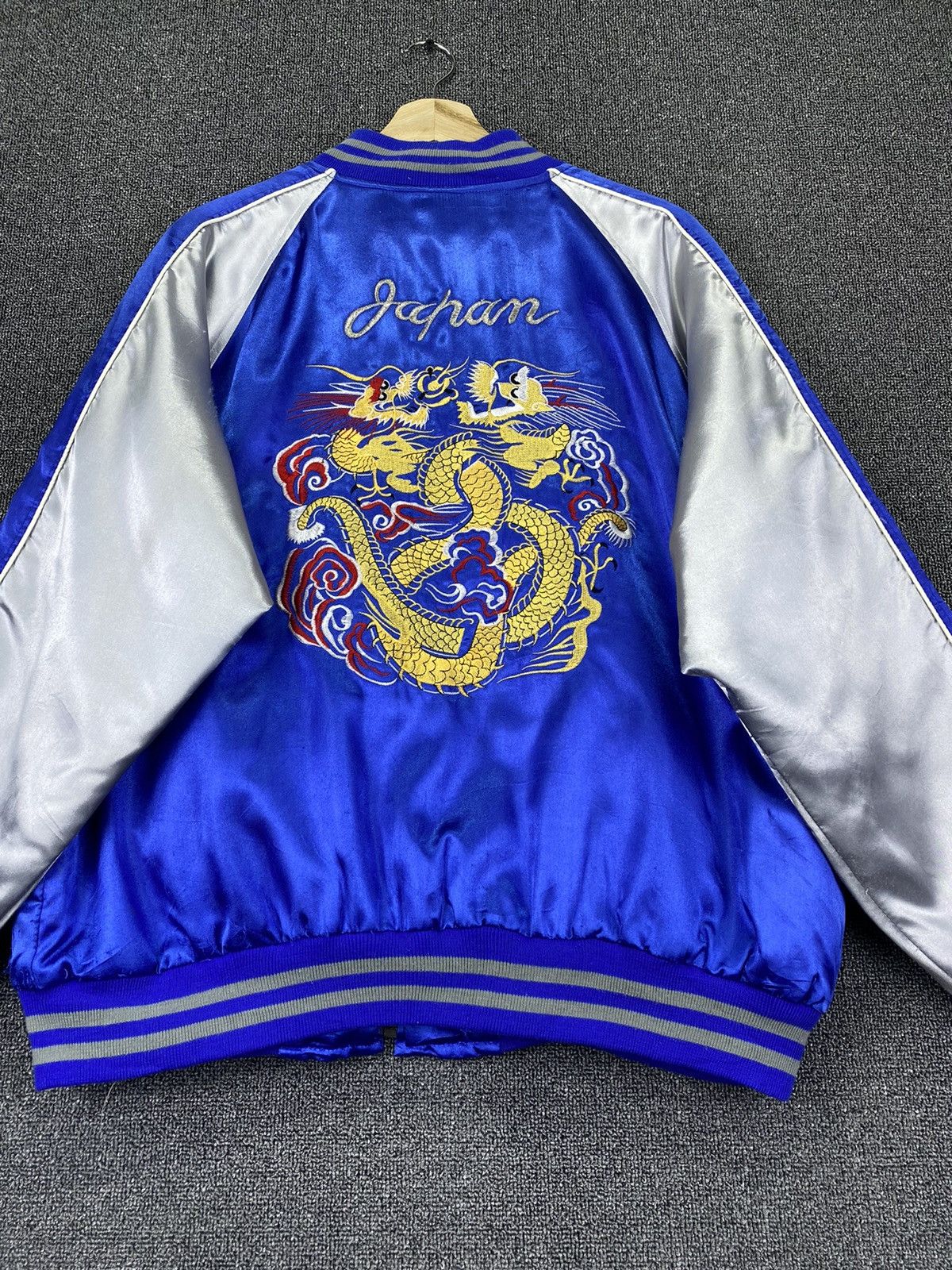 Japanese Brand Vintage Sukajan Dragon Embroidery Big Logo Souvenir Jacket Size US L / EU 52-54 / 3 - 3 Thumbnail