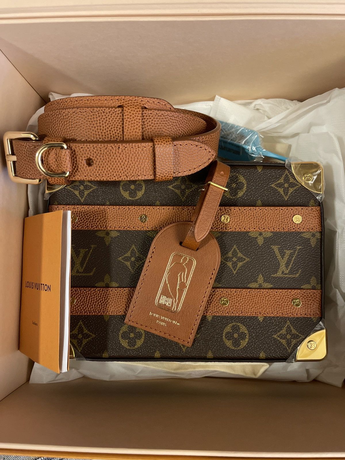 LOUIS VUITTON x NBA Handle Trunk