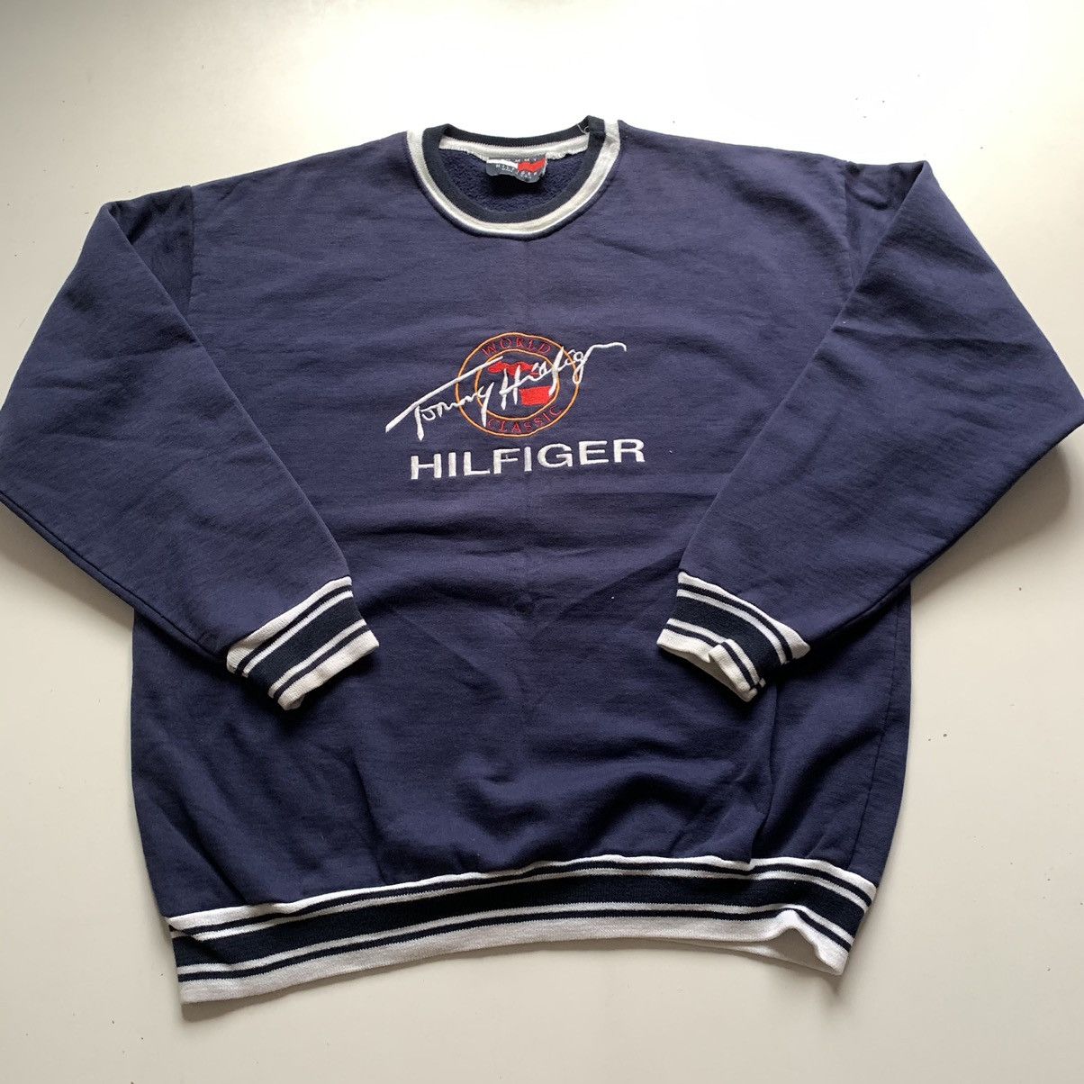 Tommy Hilfiger × Vintage Vintage 90s Tommy Hilfiger Embroidered Logo Crewneck Rare Size US L / EU 52-54 / 3 - 1 Thumbnail