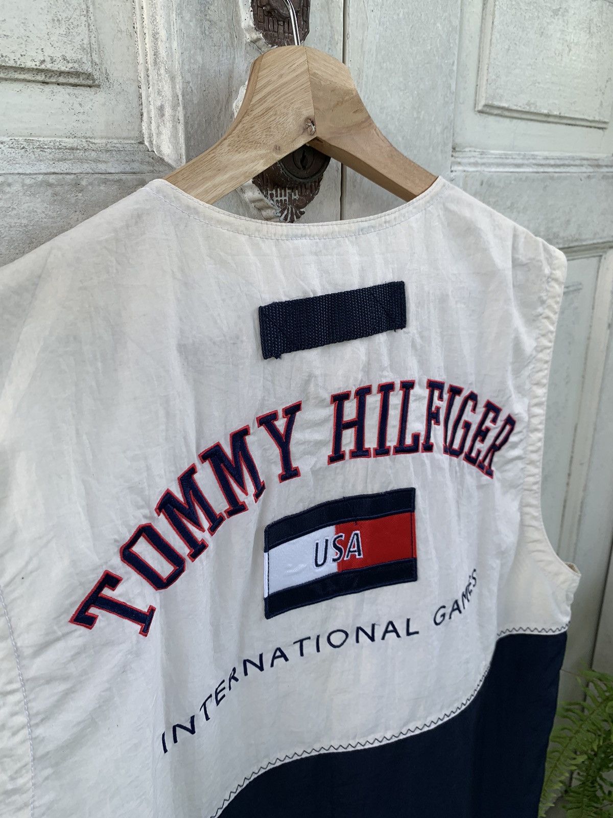 Tommy Hilfiger Vintage Tommy Hilfiger Vests Size US L / EU 52-54 / 3 - 9 Thumbnail