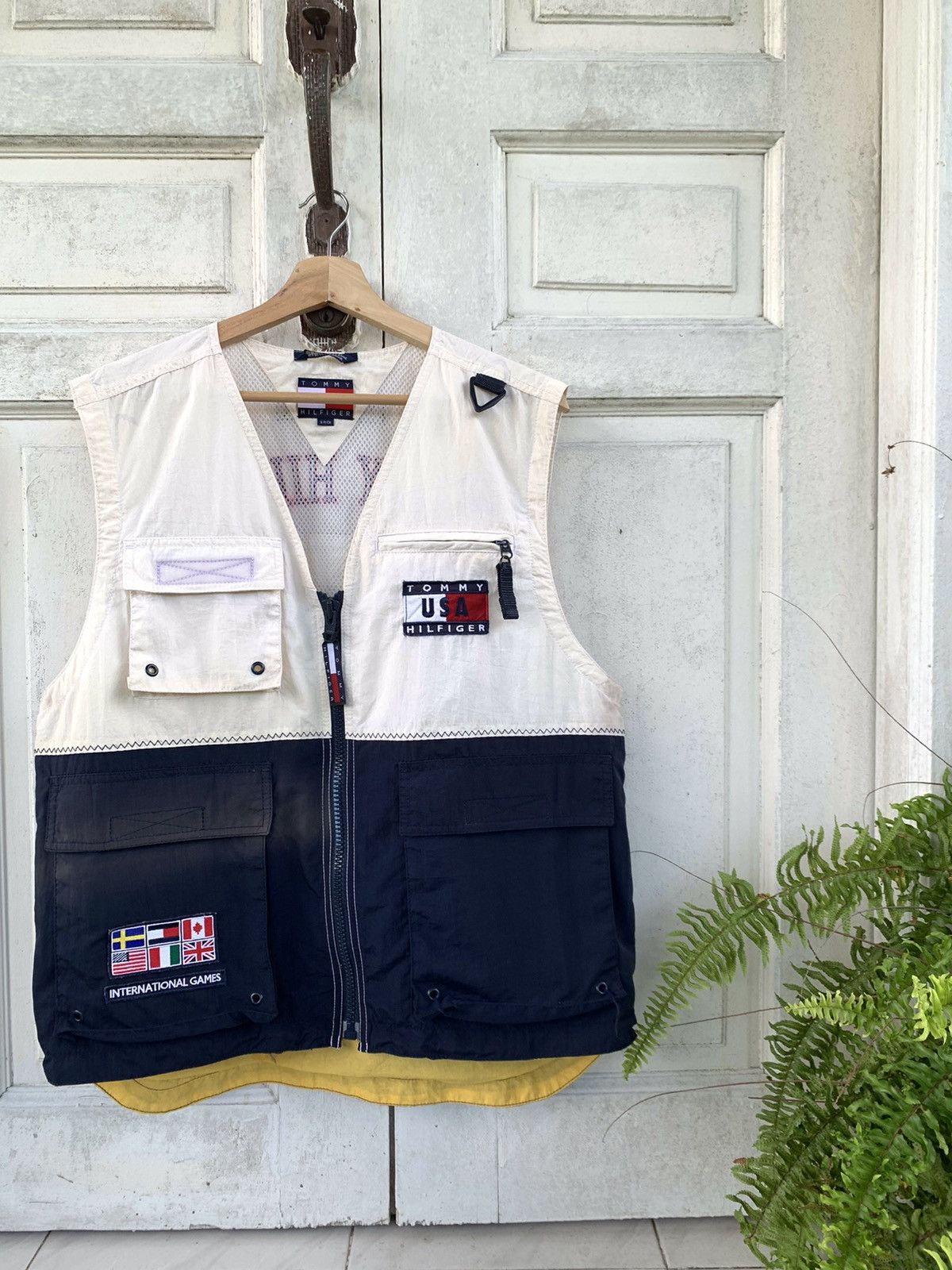Tommy Hilfiger Vintage Tommy Hilfiger Vests Size US L / EU 52-54 / 3 - 1 Thumbnail