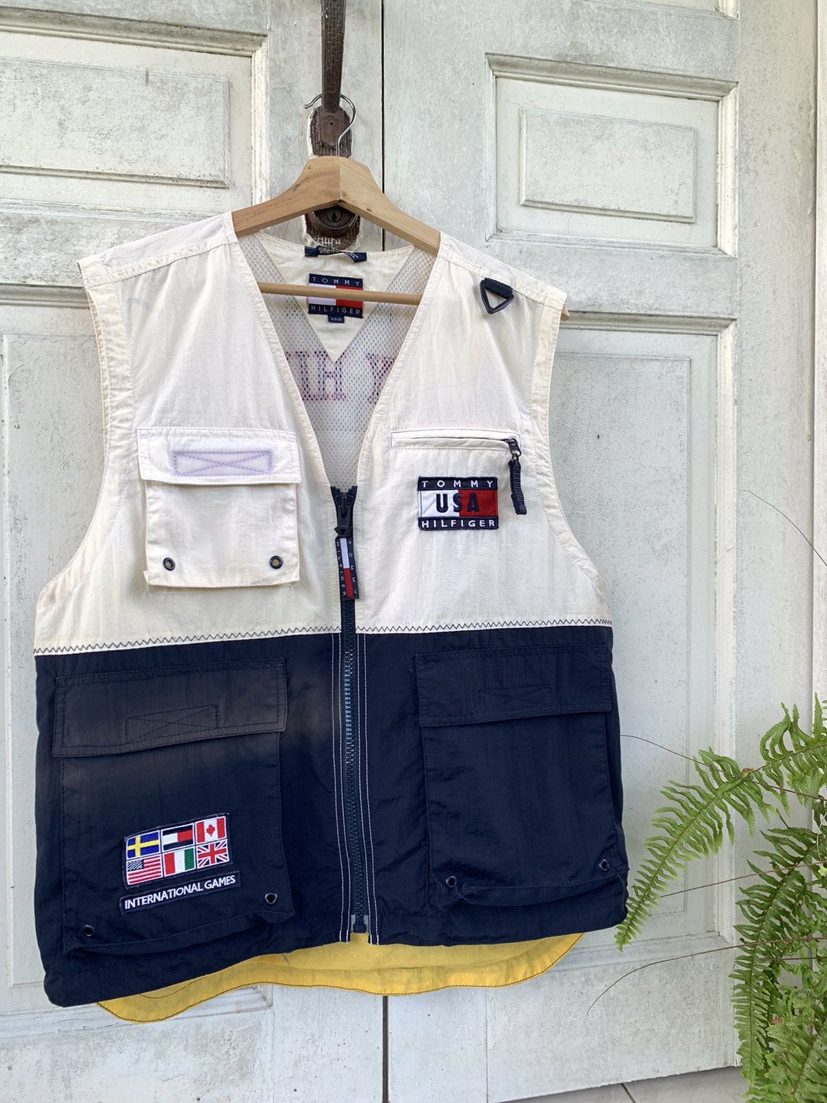 Tommy Hilfiger Vintage Tommy Hilfiger Vests Size US L / EU 52-54 / 3 - 2 Thumbnail