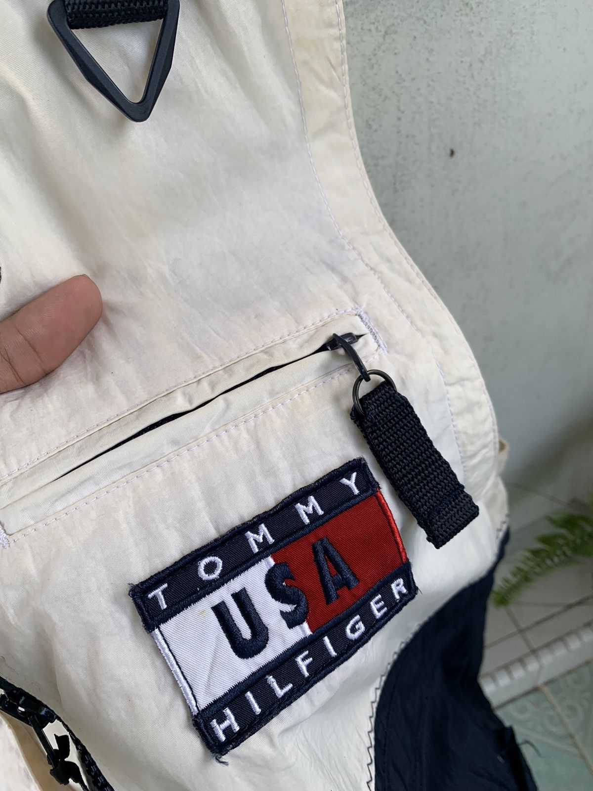 Tommy Hilfiger Vintage Tommy Hilfiger Vests Size US L / EU 52-54 / 3 - 5 Thumbnail