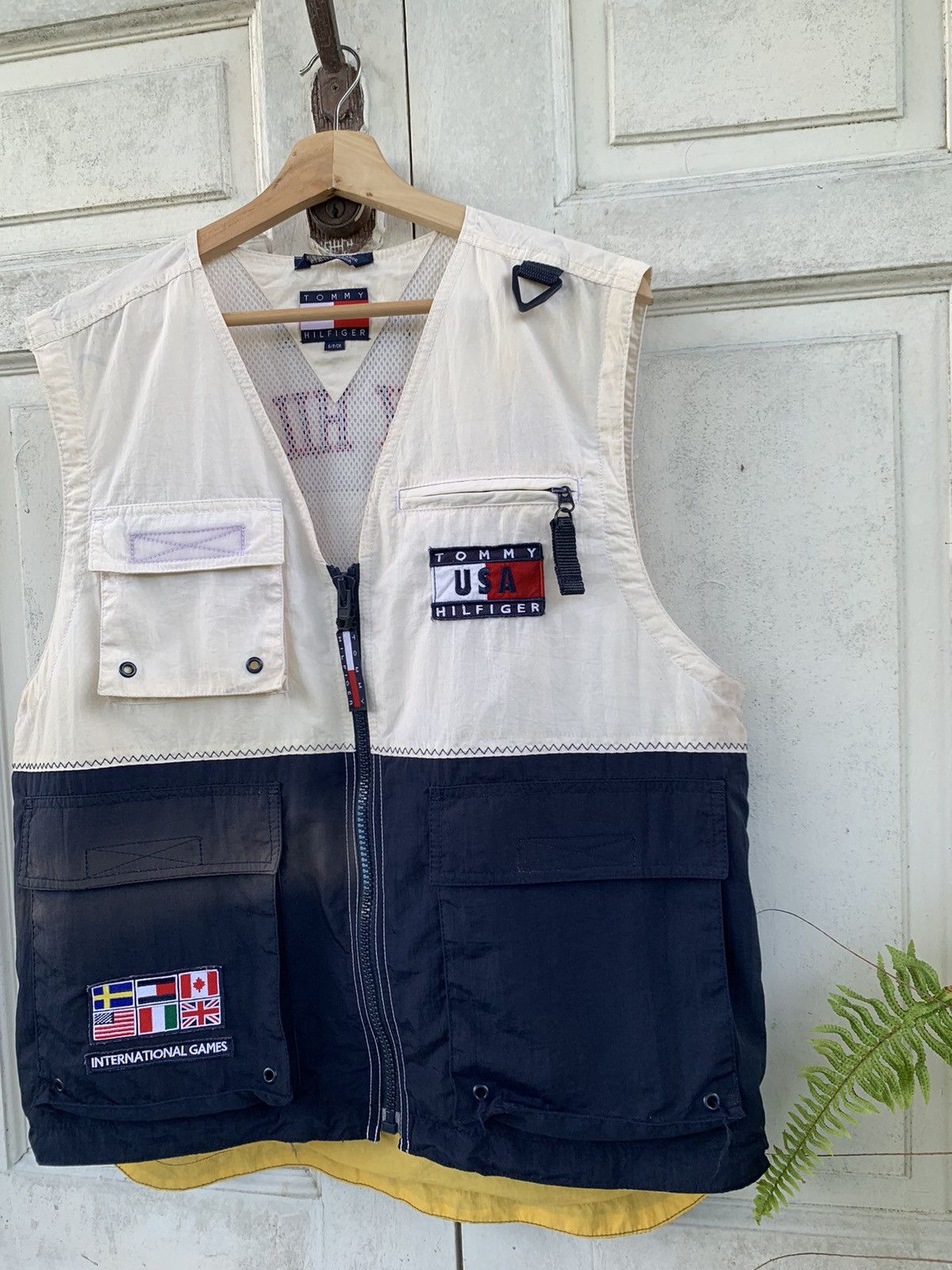 Tommy Hilfiger Vintage Tommy Hilfiger Vests Size US L / EU 52-54 / 3 - 4 Thumbnail