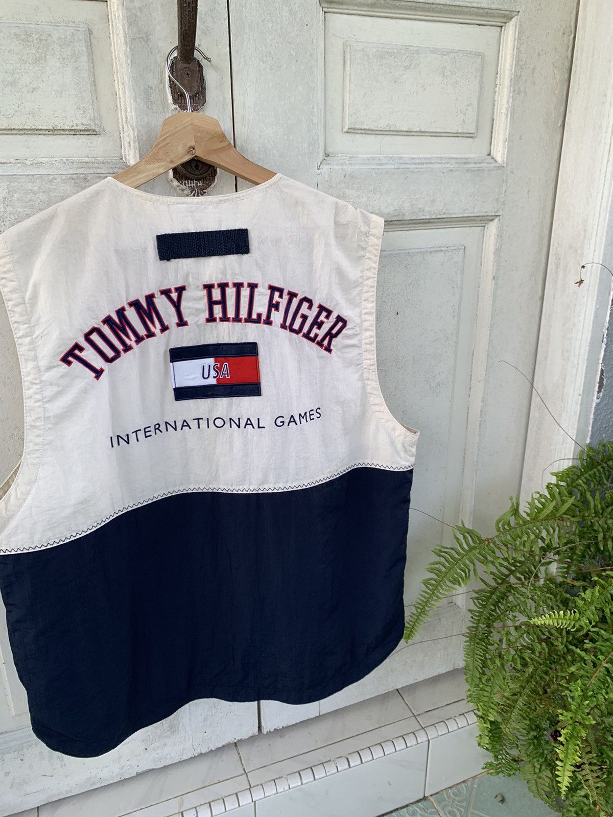Tommy Hilfiger Vintage Tommy Hilfiger Vests Size US L / EU 52-54 / 3 - 8 Thumbnail