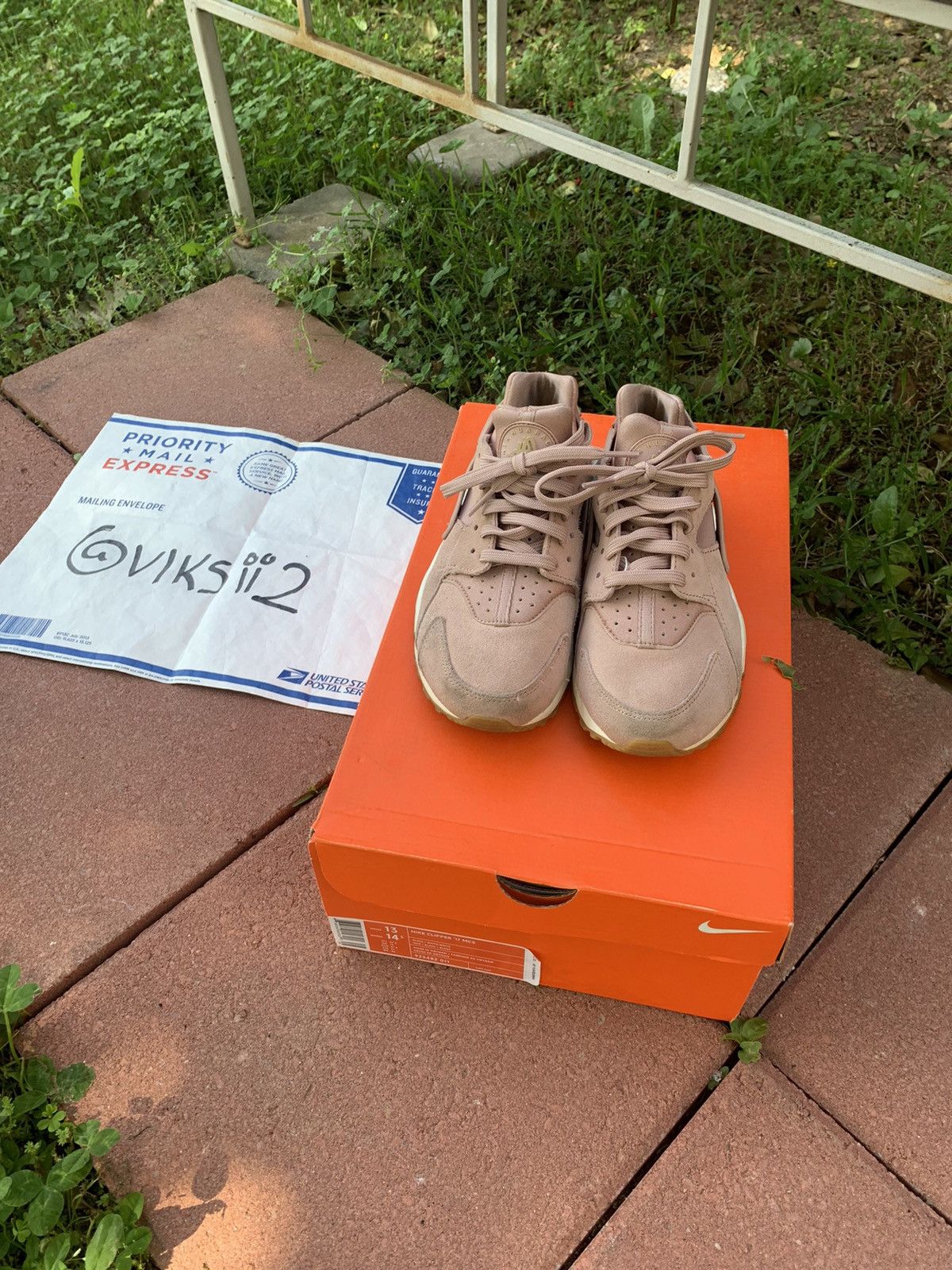 nike huarache run sd particle pink