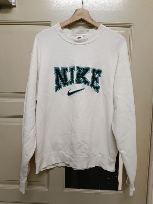 Nike 90s embroidered discount sweatshirt