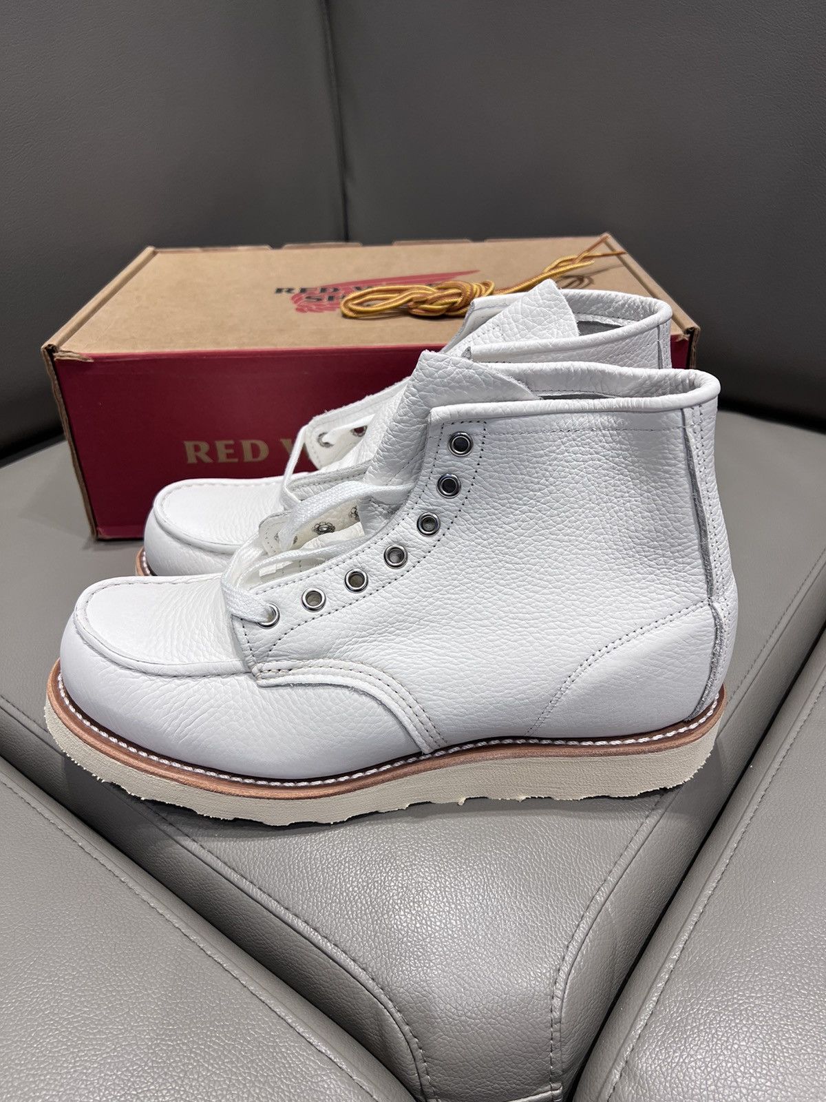 CNCPTS × Red Wing Red Wing Heritage X Concepts 6” Moc Toe White Leather Boots Size US 8 / EU 41 - 6 Thumbnail
