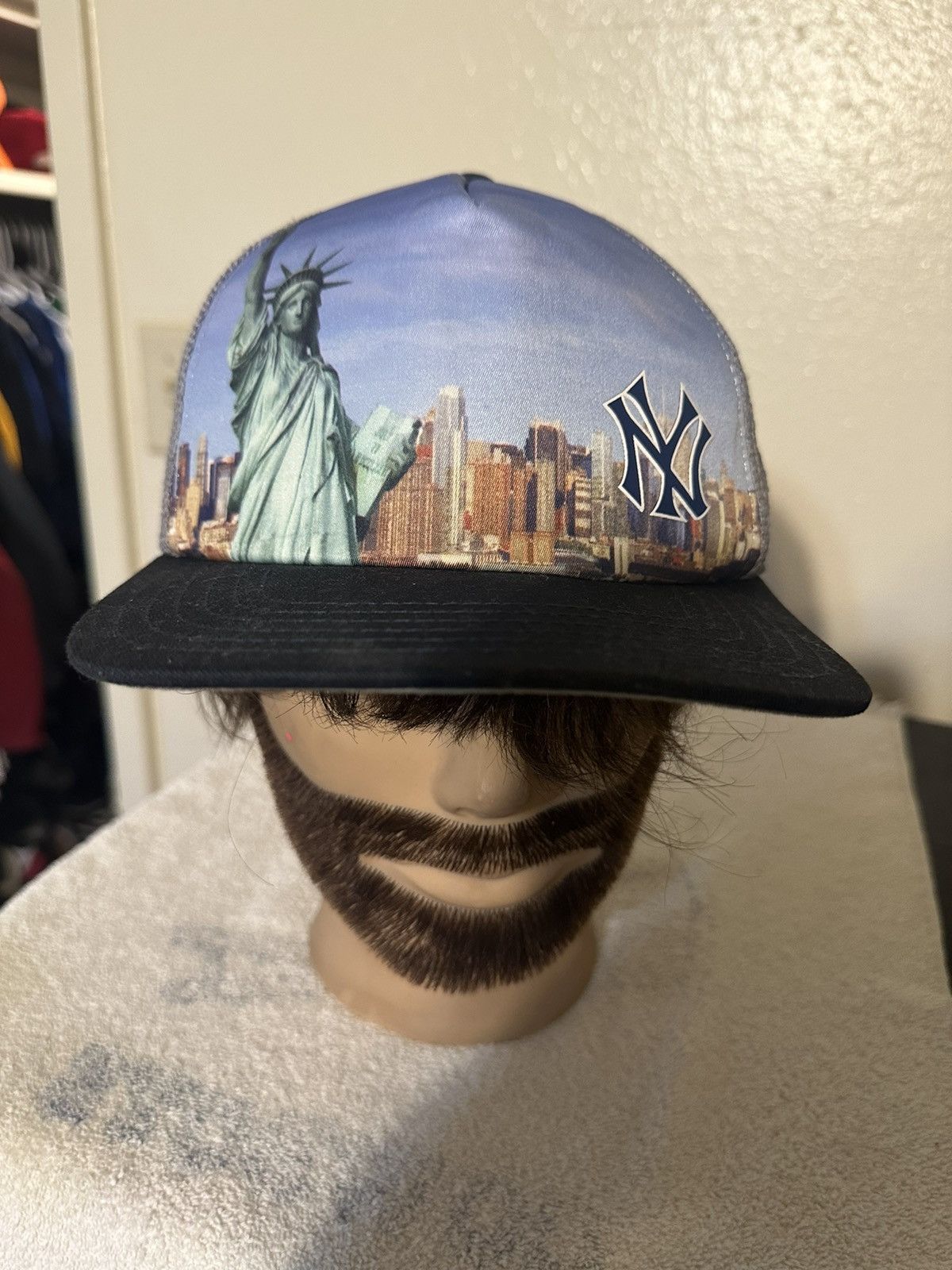 Vintage New York Yankee “statute of Liberty” hat 90s