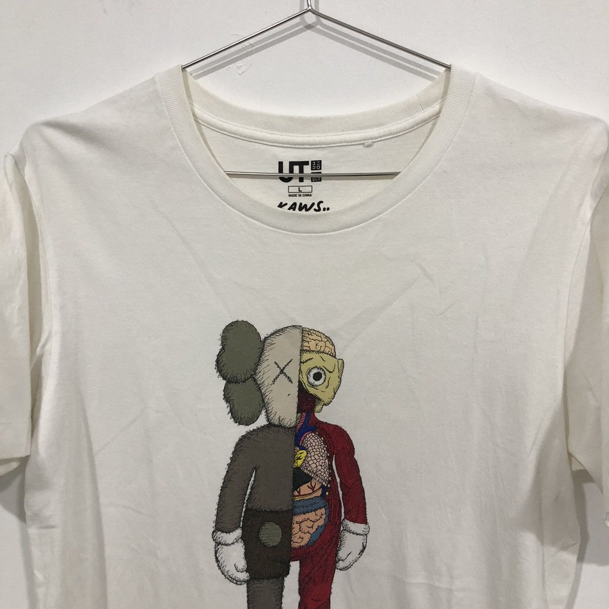 Kaws Uniqlo Kaws Skeleton Tee Size US L / EU 52-54 / 3 - 2 Thumbnail