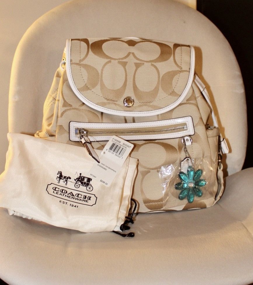 Coach Coach F16556;Beige and White Daisy Canvas Backpack  display picture 1