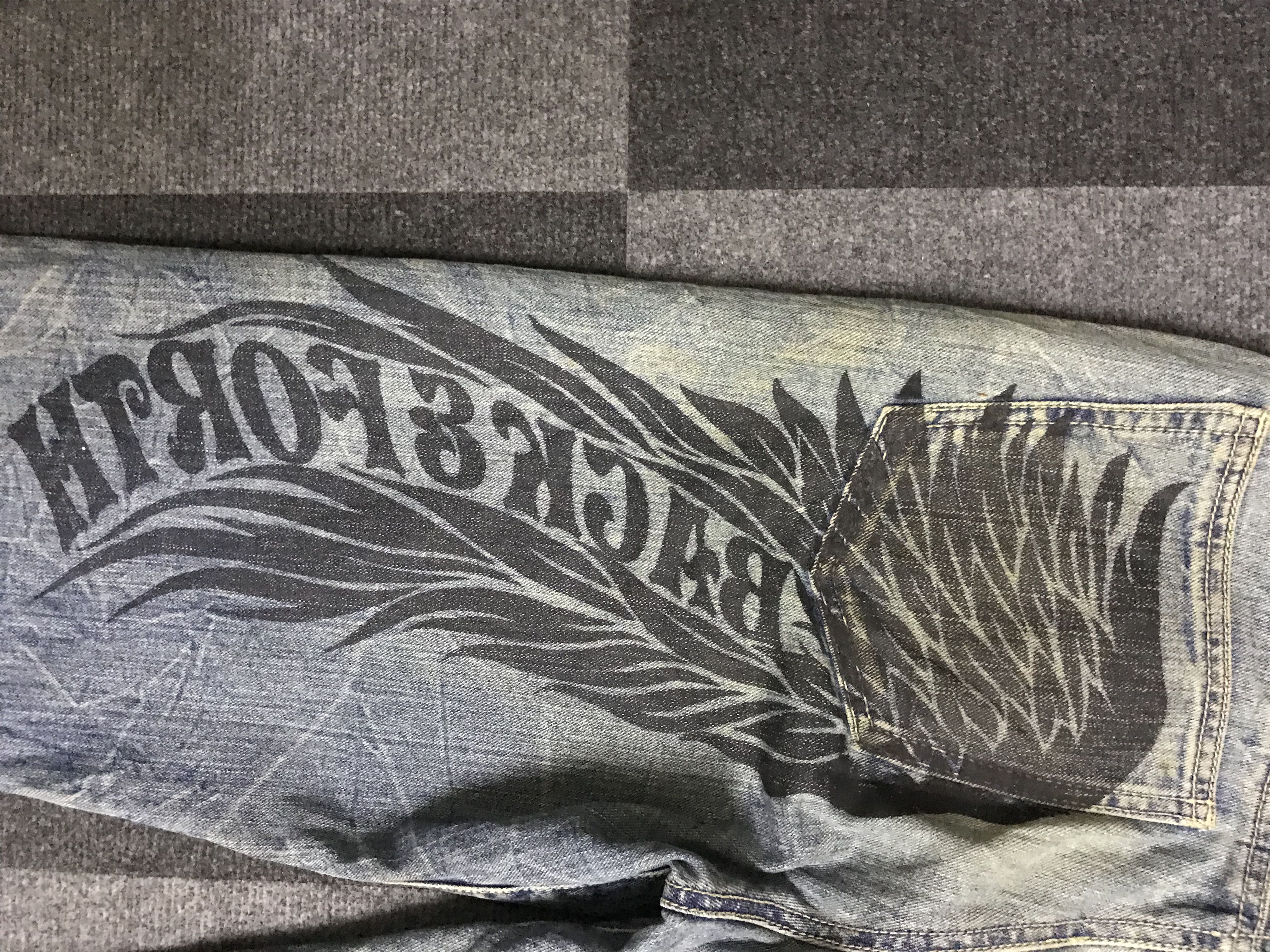 Japanese Brand D113 BACK AND FORTH Wing SpellOut Cropped Rusty Jeans Size US 35 - 13 Thumbnail