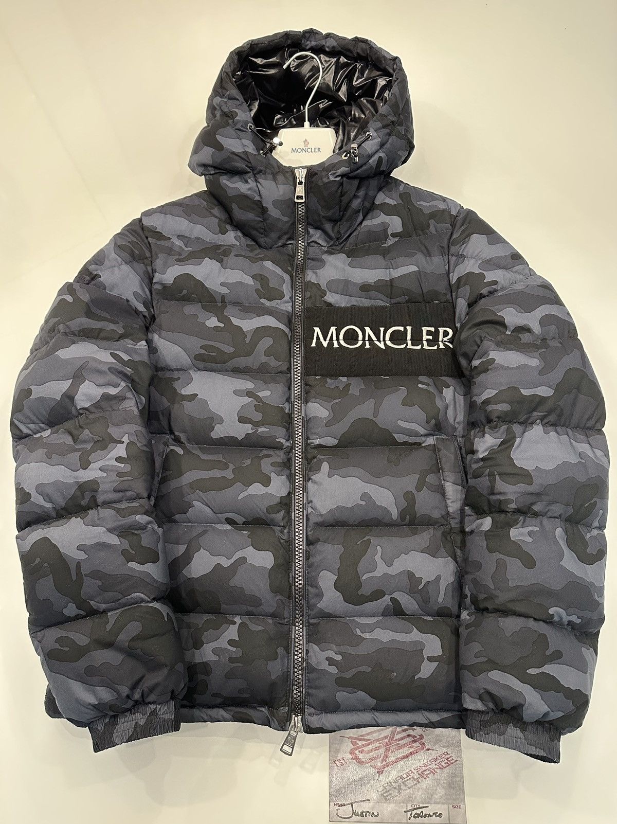 Moncler aiton hot sale camo