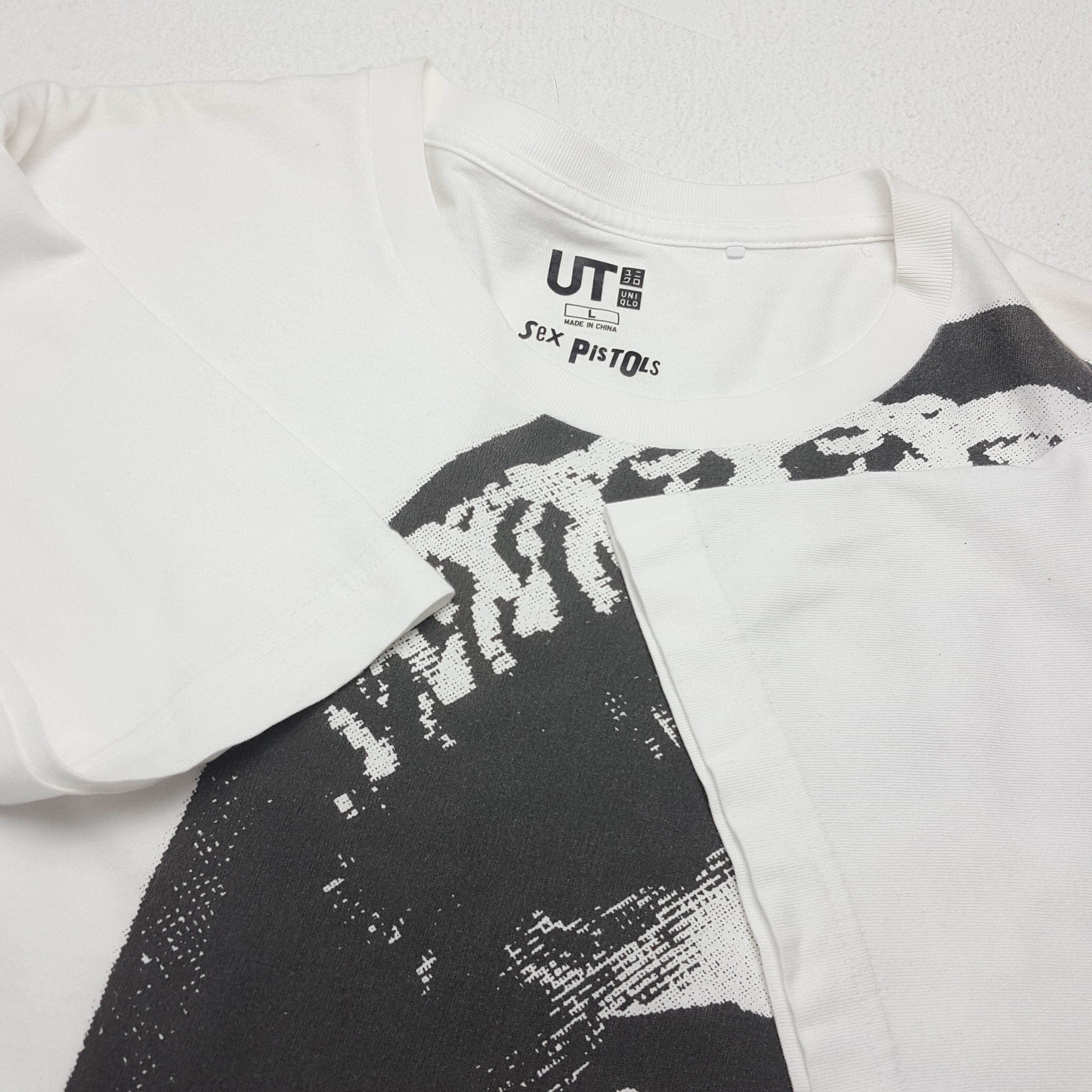 Band Tees × Japanese Brand × Uniqlo SEX PISTOLS X Uniqlo Japanese Brand Tshirt Size US L / EU 52-54 / 3 - 7 Thumbnail
