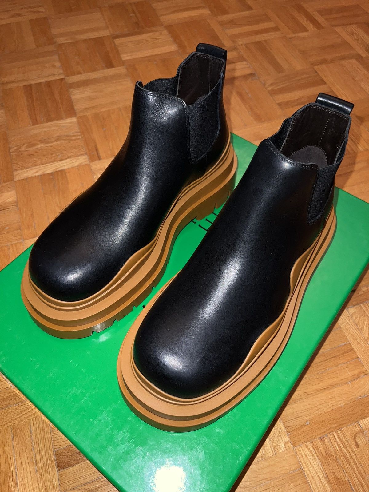 Bottega Veneta NEW 40 Black Burnt Orange Tire Low Chelsea Boots Leather Size US 7 / EU 40 - 5 Thumbnail