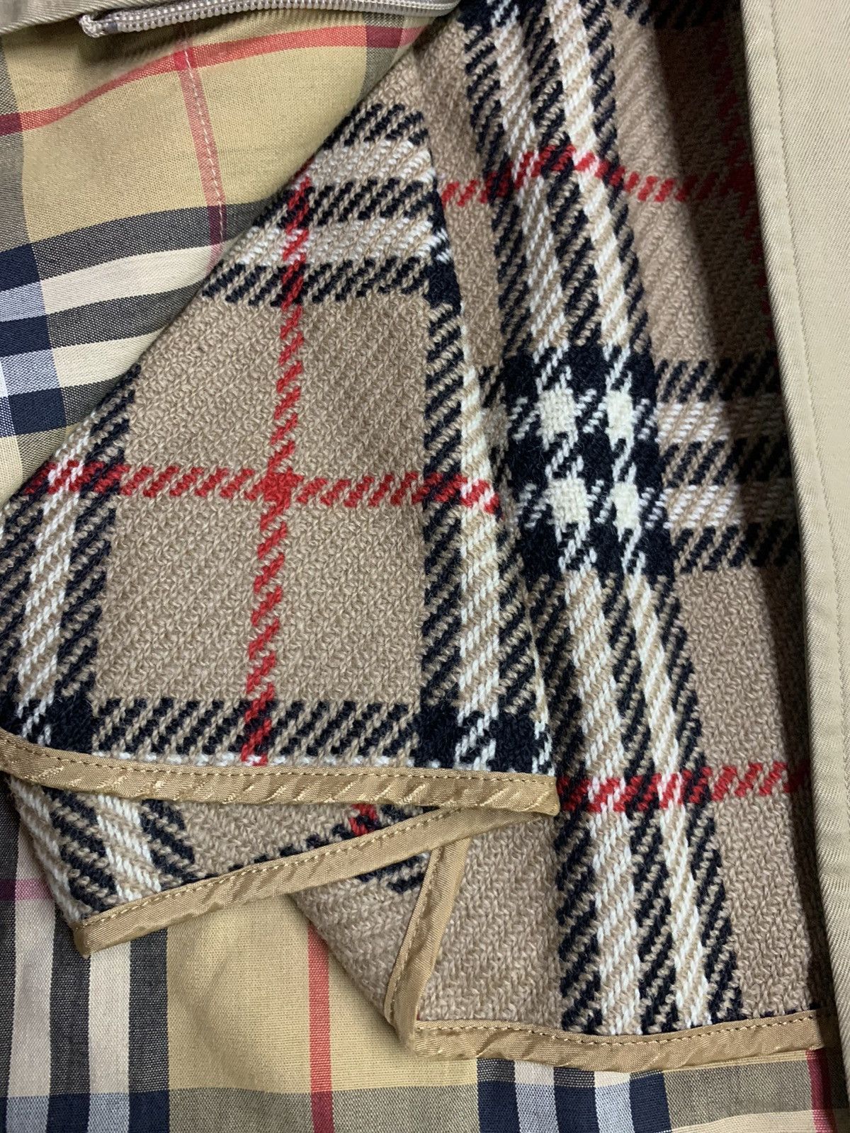 Burberry Vintage Burberry long trench coat Size US M / EU 48-50 / 2 - 19 Thumbnail