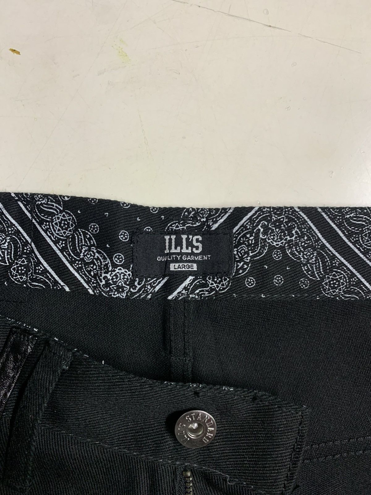 Designer Designed and engineered with ILL’S brand Size US 34 / EU 50 - 20 Thumbnail