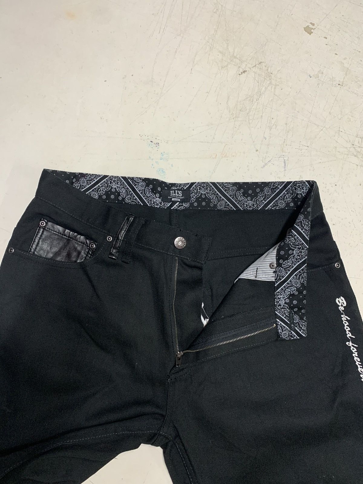 Designer Designed and engineered with ILL’S brand Size US 34 / EU 50 - 18 Thumbnail