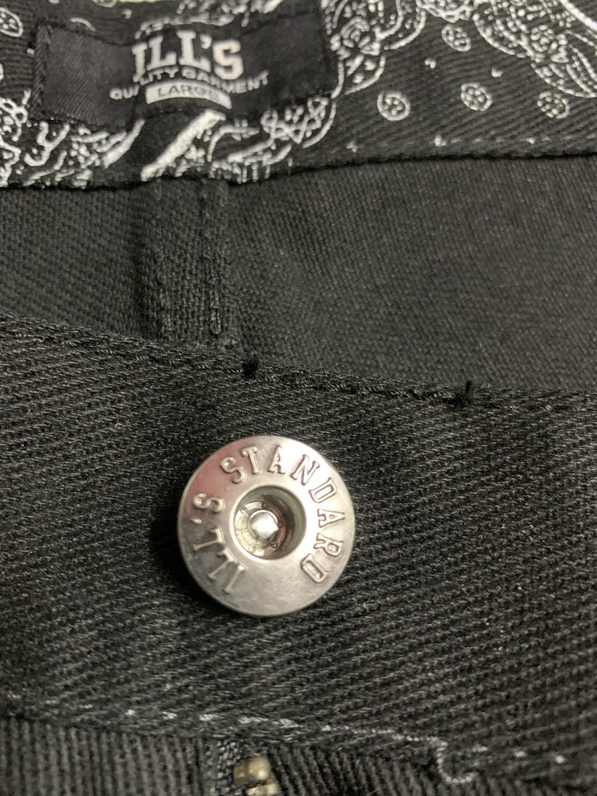 Designer Designed and engineered with ILL’S brand Size US 34 / EU 50 - 19 Thumbnail