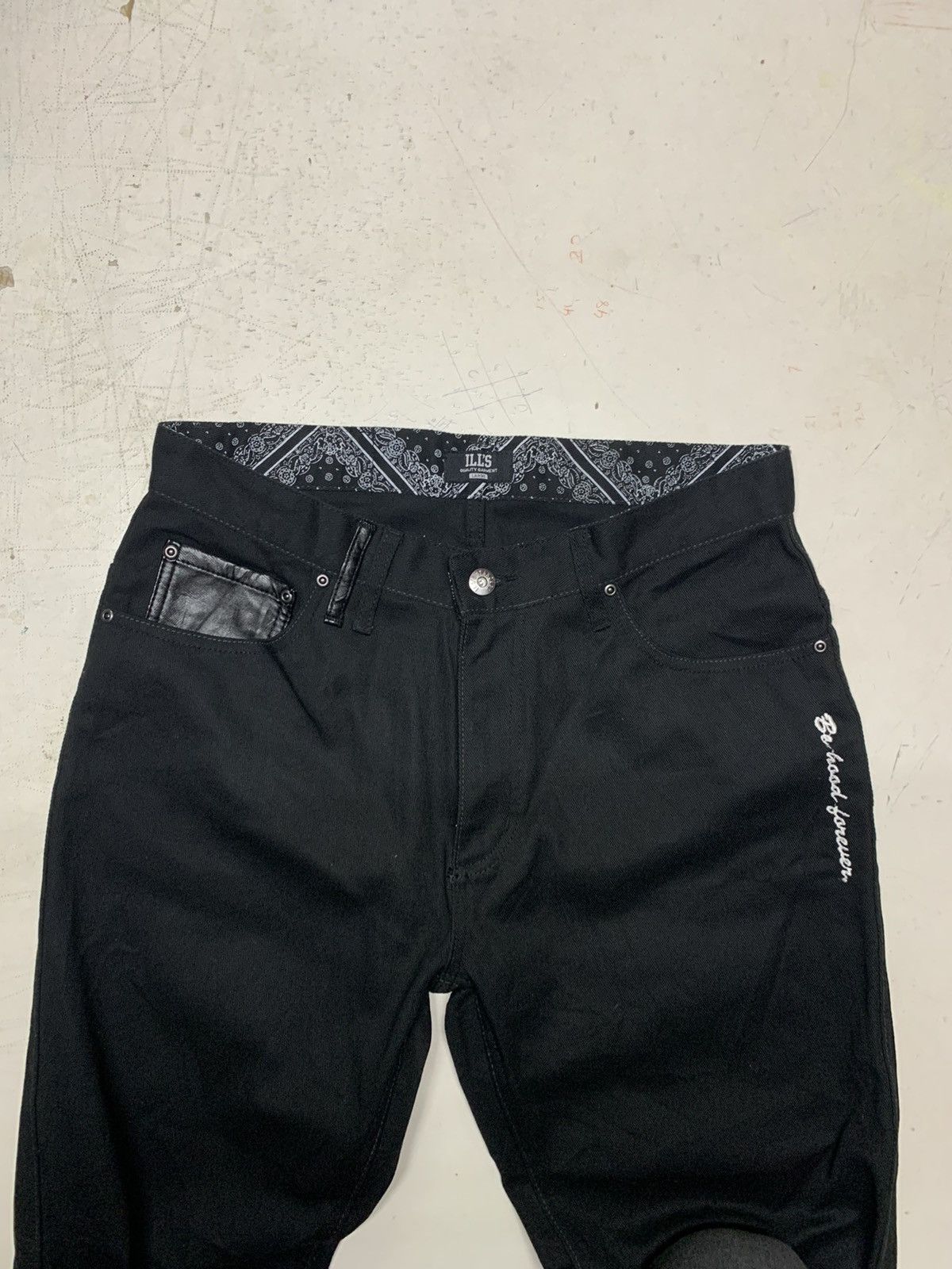 Designer Designed and engineered with ILL’S brand Size US 34 / EU 50 - 12 Thumbnail