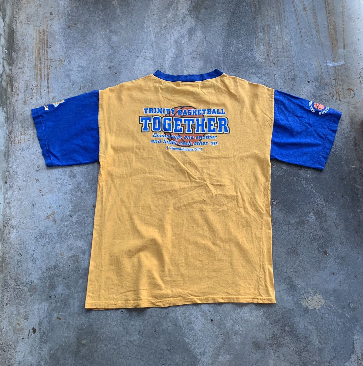 Vintage Vintage Trinity Basketball Cedar Rapids Iowa Tshirt Size US L / EU 52-54 / 3 - 3 Thumbnail