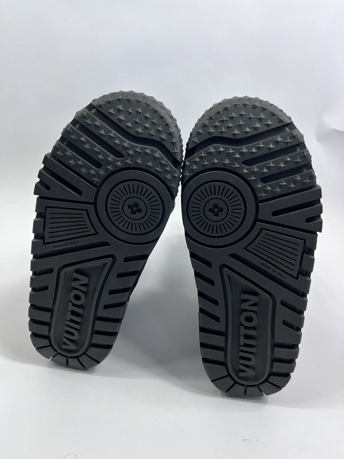 Louis Vuitton LOUIS VUITTON 1AAS83 TRIPLE BLACK SNOW BOOTS TRAINERS RARE Size US 8 / EU 41 - 5 Thumbnail