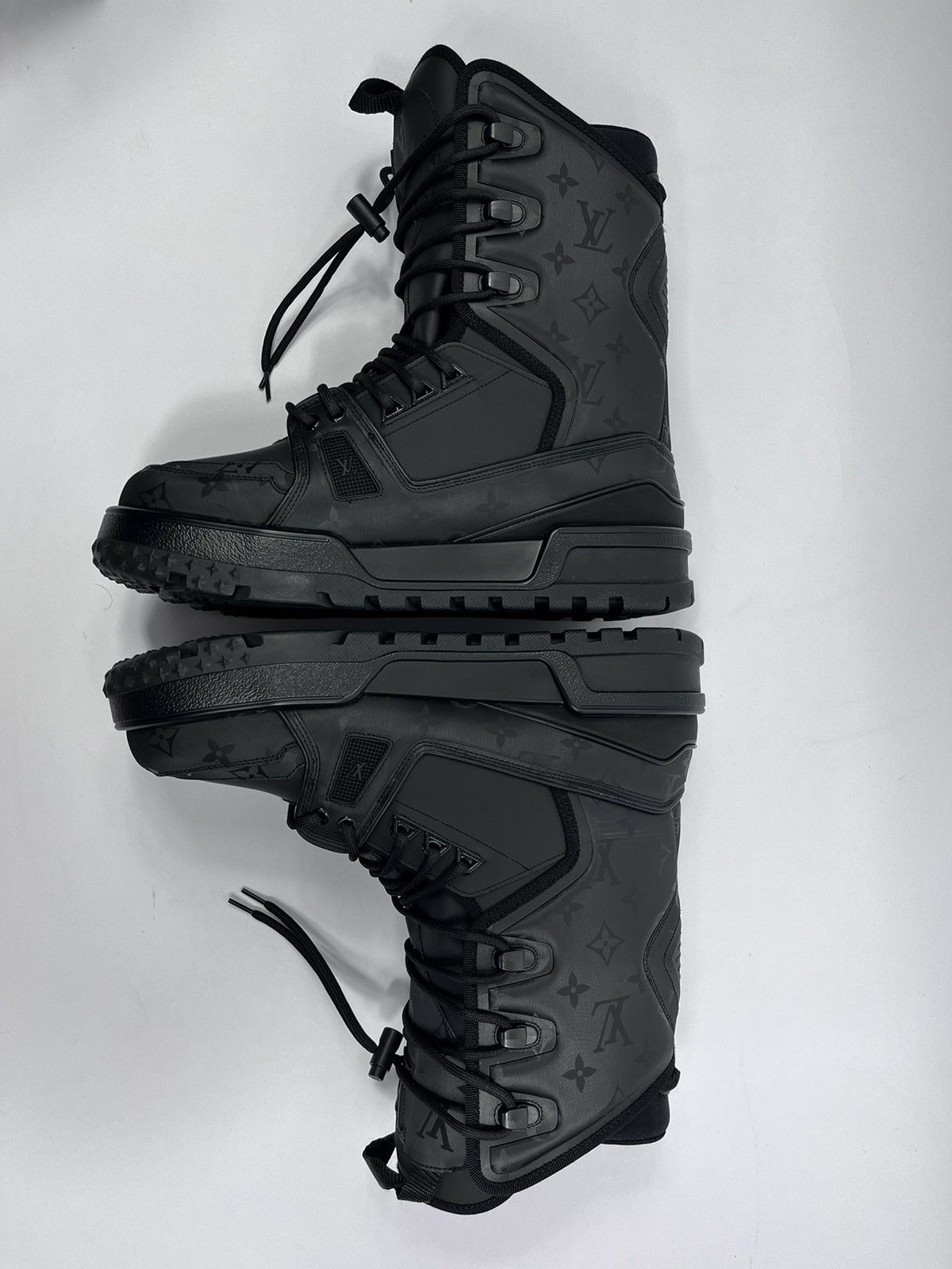 Louis Vuitton LOUIS VUITTON 1AAS83 TRIPLE BLACK SNOW BOOTS TRAINERS RARE Size US 8 / EU 41 - 4 Thumbnail