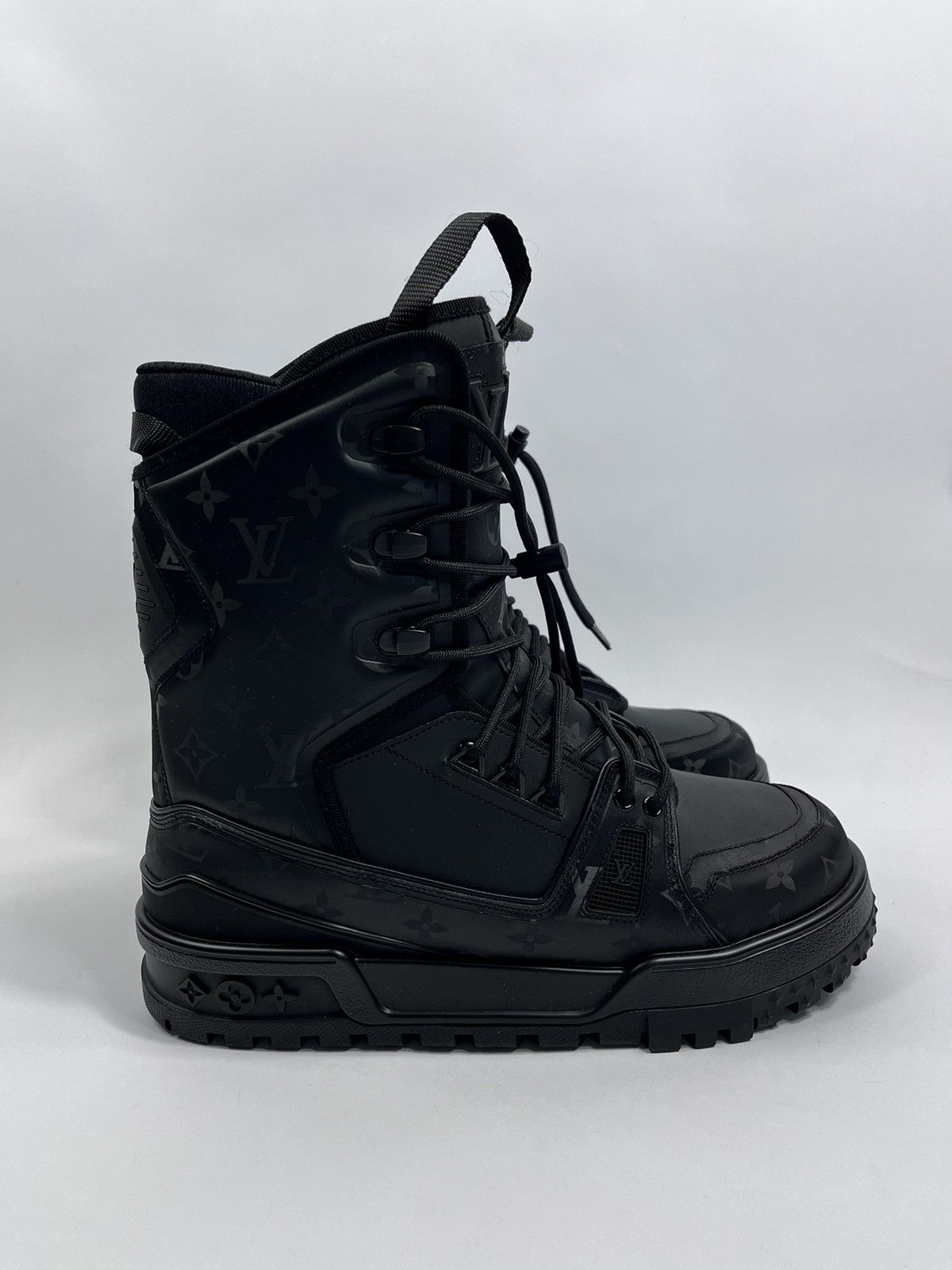 Louis Vuitton LOUIS VUITTON 1AAS83 TRIPLE BLACK SNOW BOOTS TRAINERS RARE Size US 8 / EU 41 - 1 Thumbnail