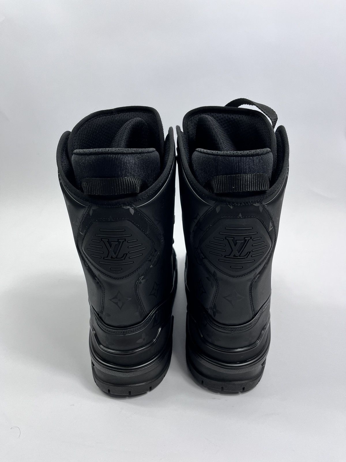 Louis Vuitton LOUIS VUITTON 1AAS83 TRIPLE BLACK SNOW BOOTS TRAINERS RARE Size US 8 / EU 41 - 6 Thumbnail