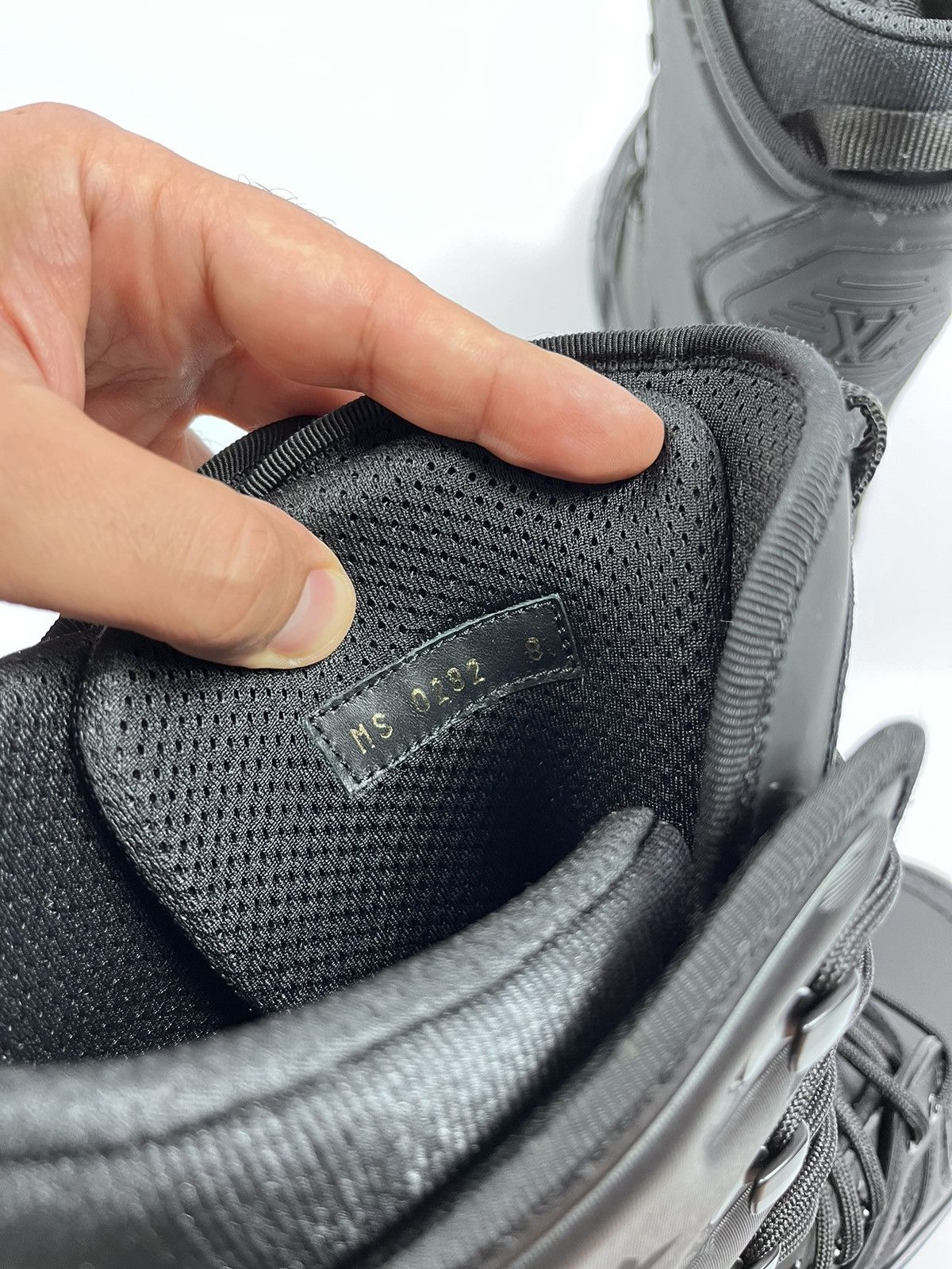 Louis Vuitton LOUIS VUITTON 1AAS83 TRIPLE BLACK SNOW BOOTS TRAINERS RARE Size US 8 / EU 41 - 7 Thumbnail