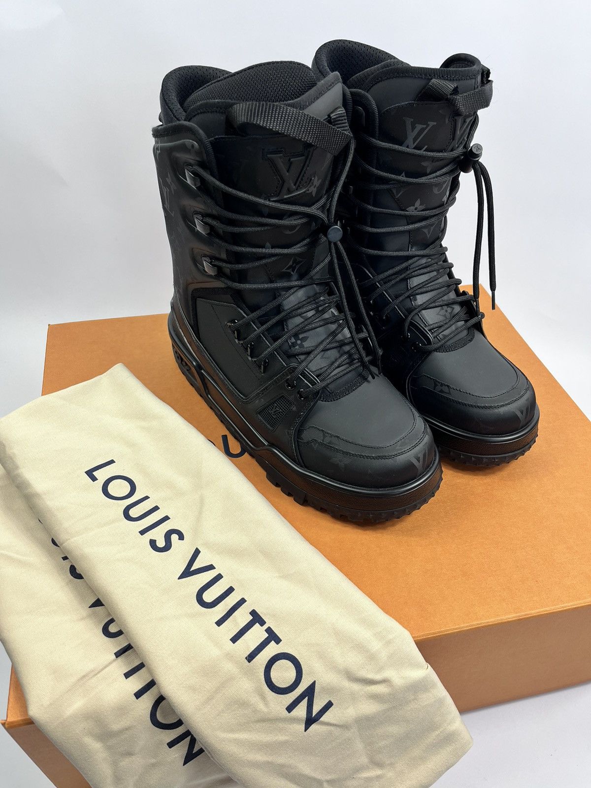 Louis Vuitton Virgil Abloh LOUIS VUITTON 1AAS83 TRIPLE BLACK SNOW BOOTS TRAINERS RARE Grailed