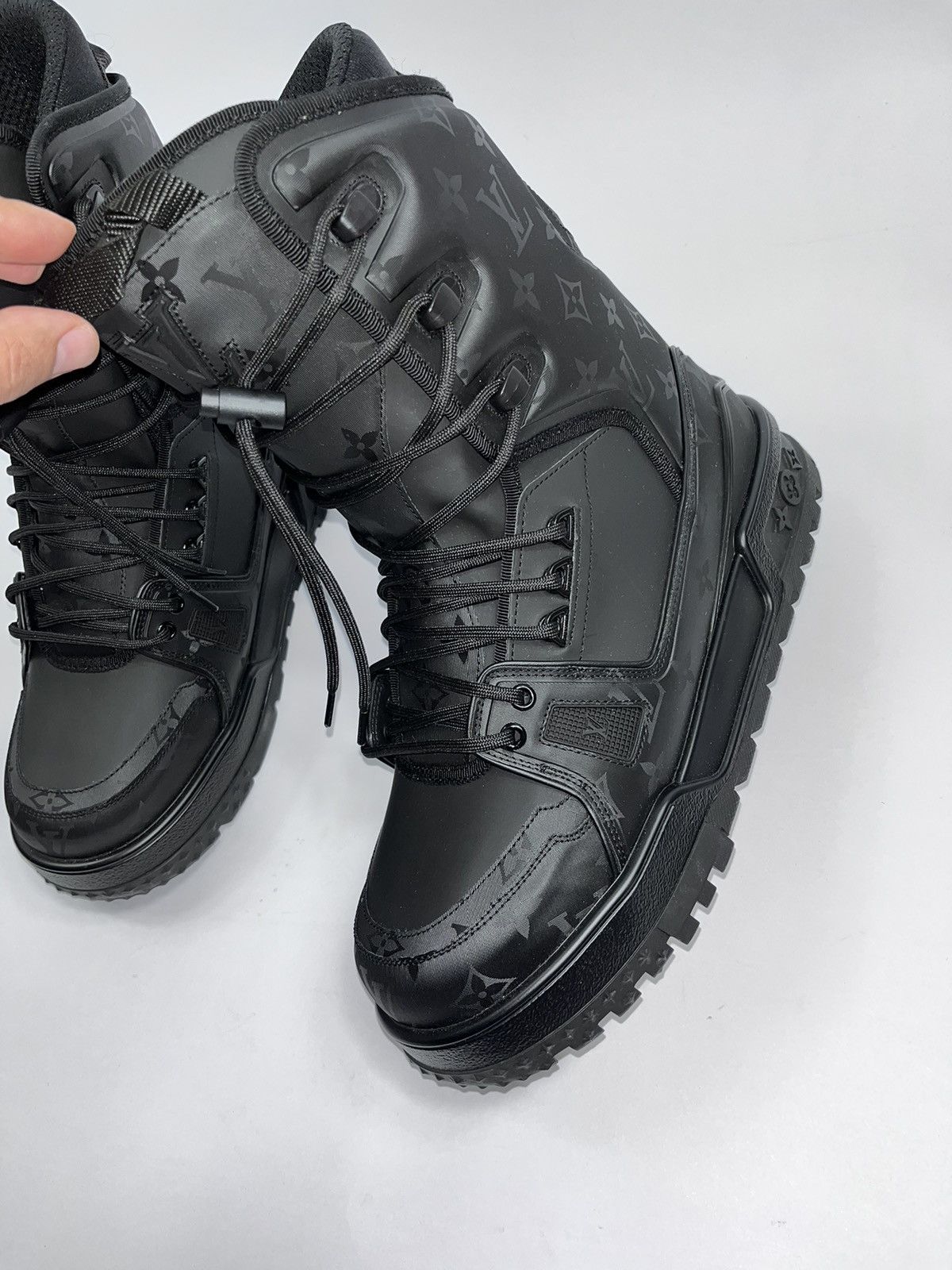 Louis Vuitton LOUIS VUITTON 1AAS83 TRIPLE BLACK SNOW BOOTS TRAINERS RARE Size US 8 / EU 41 - 11 Thumbnail