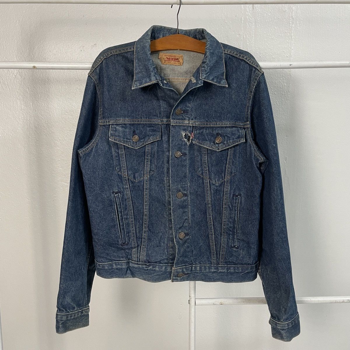 Levi's Vintage 90s Levis Big E Made In Usa Distressed Denim Jacket Size US M / EU 48-50 / 2 - 1 Thumbnail